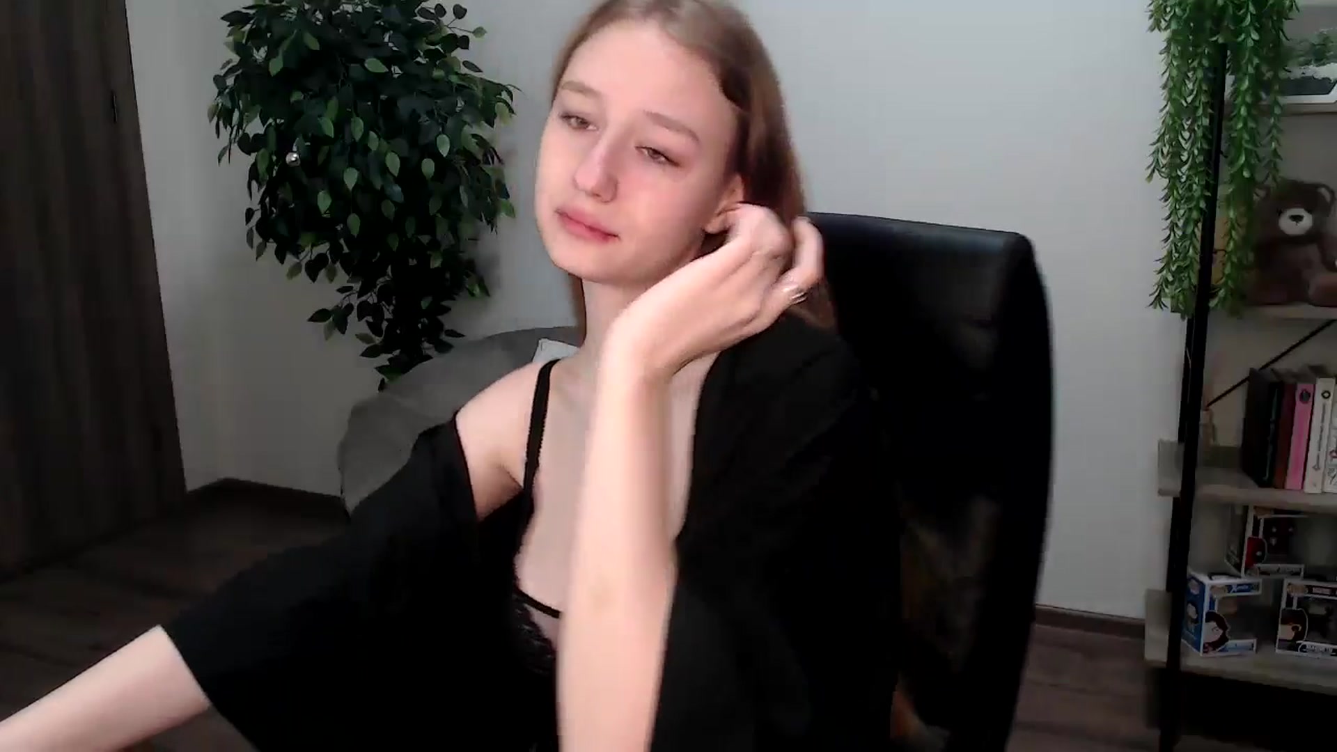 Gallery image thumbnail from HaleyVixen's myfreecams stream on, 12/02/2024, 09:49 image 3 of 20
