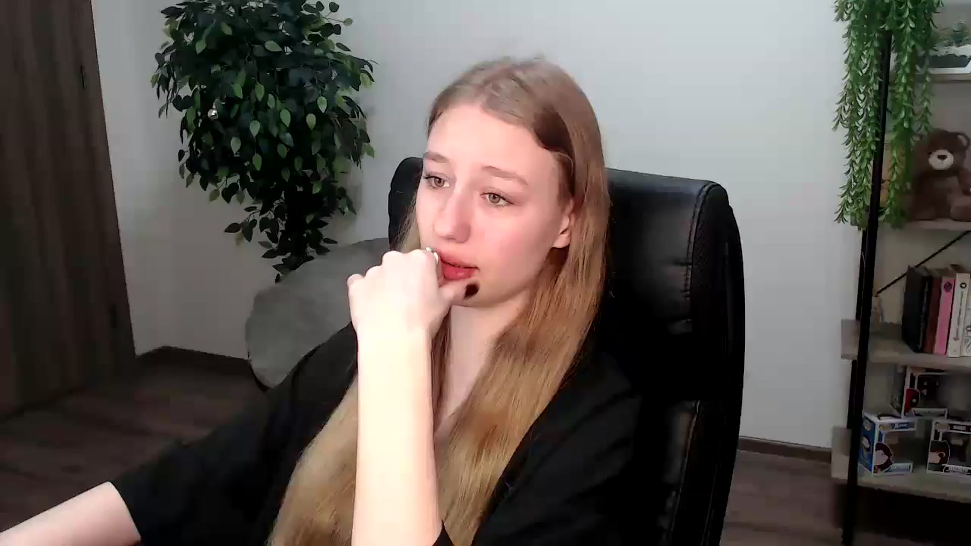 Gallery image thumbnail from HaleyVixen's myfreecams stream on, 12/02/2024, 09:49 image 1 of 20