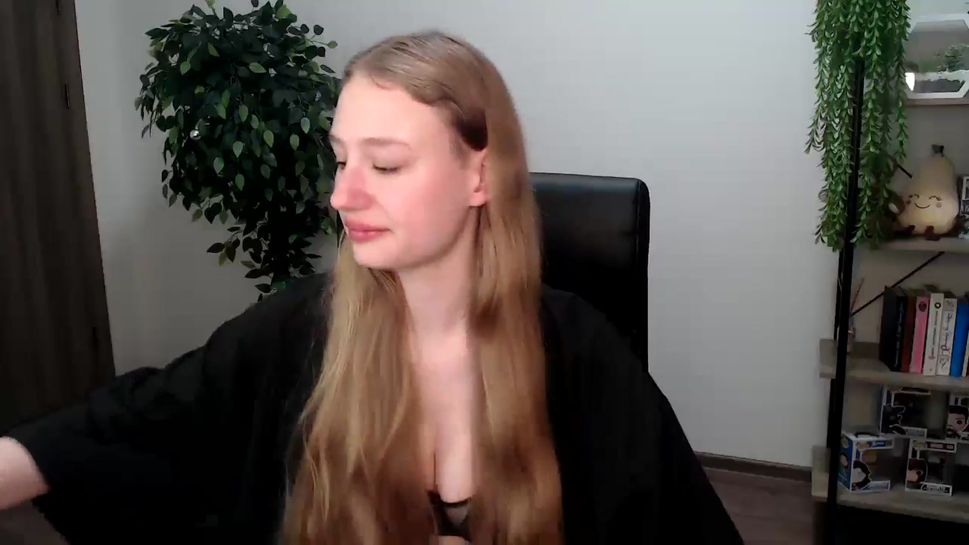 Gallery image thumbnail from HaleyVixen's myfreecams stream on, 12/03/2024, 14:58 image 5 of 20