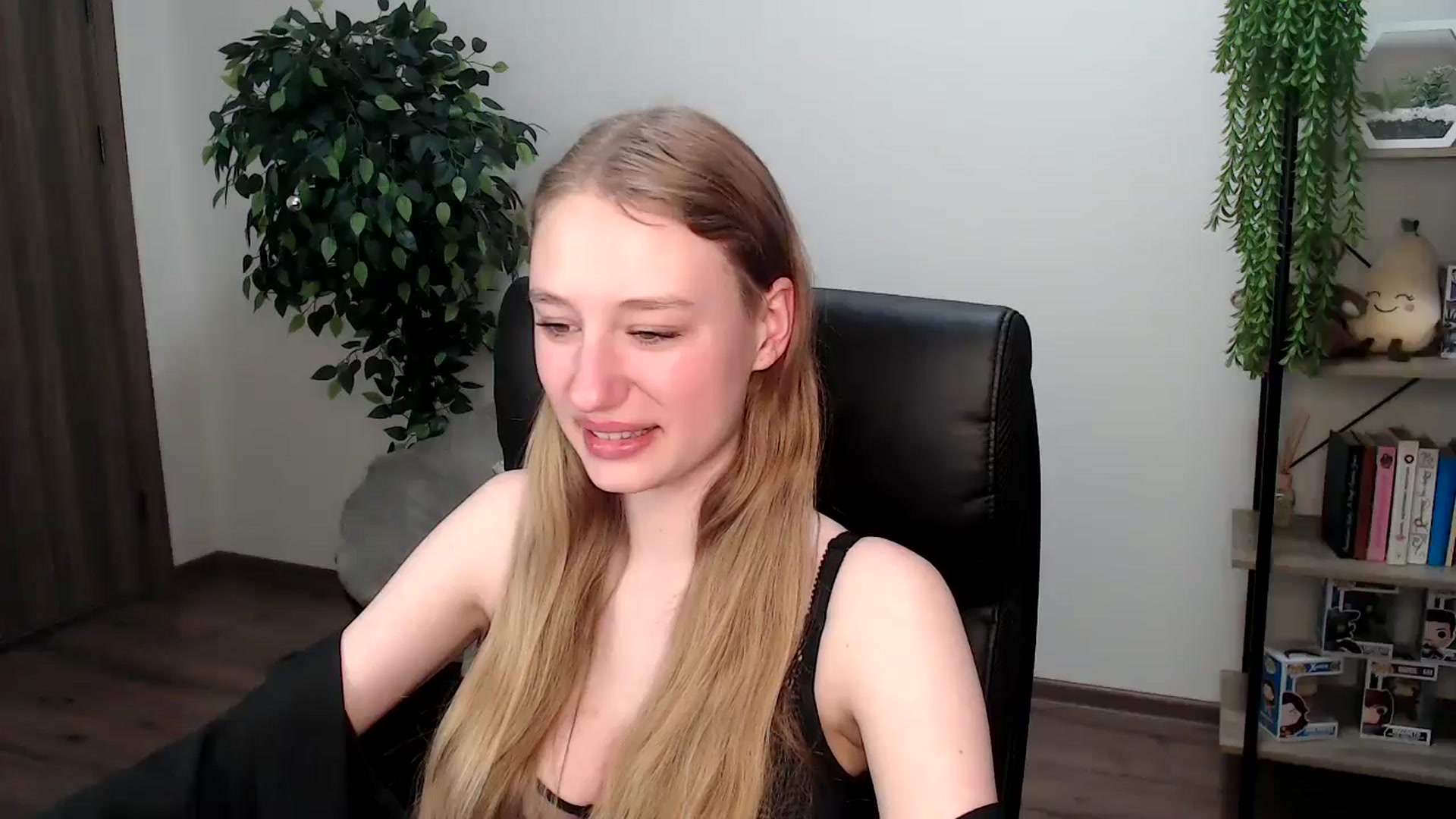 Gallery image thumbnail from HaleyVixen's myfreecams stream on, 12/03/2024, 14:58 image 16 of 20