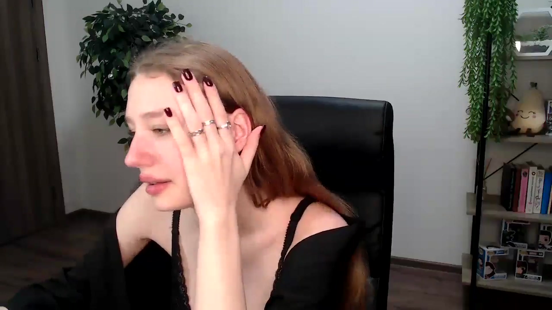 Gallery image thumbnail from HaleyVixen's myfreecams stream on, 12/03/2024, 14:58 image 3 of 20