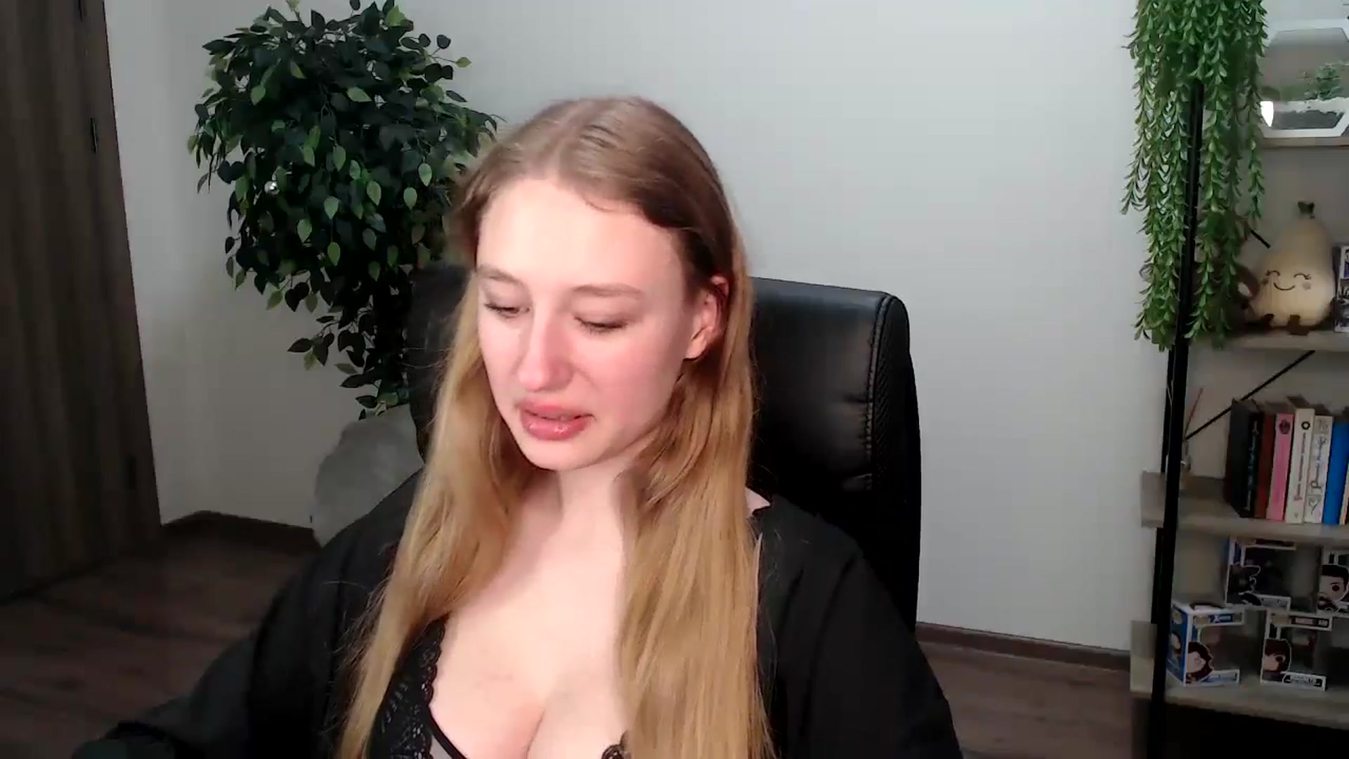 Gallery image thumbnail from HaleyVixen's myfreecams stream on, 12/03/2024, 14:58 image 7 of 20