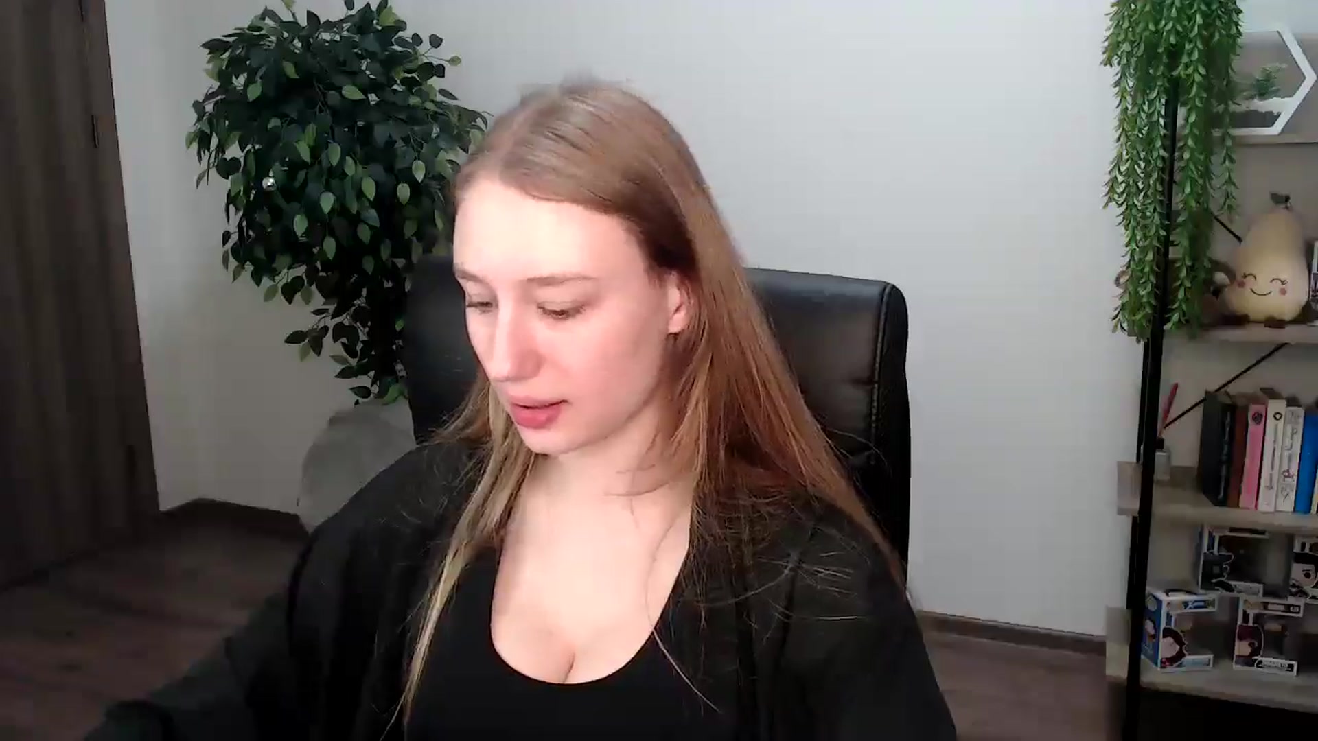 Gallery image thumbnail from HaleyVixen's myfreecams stream on, 12/07/2024, 09:46 image 12 of 20