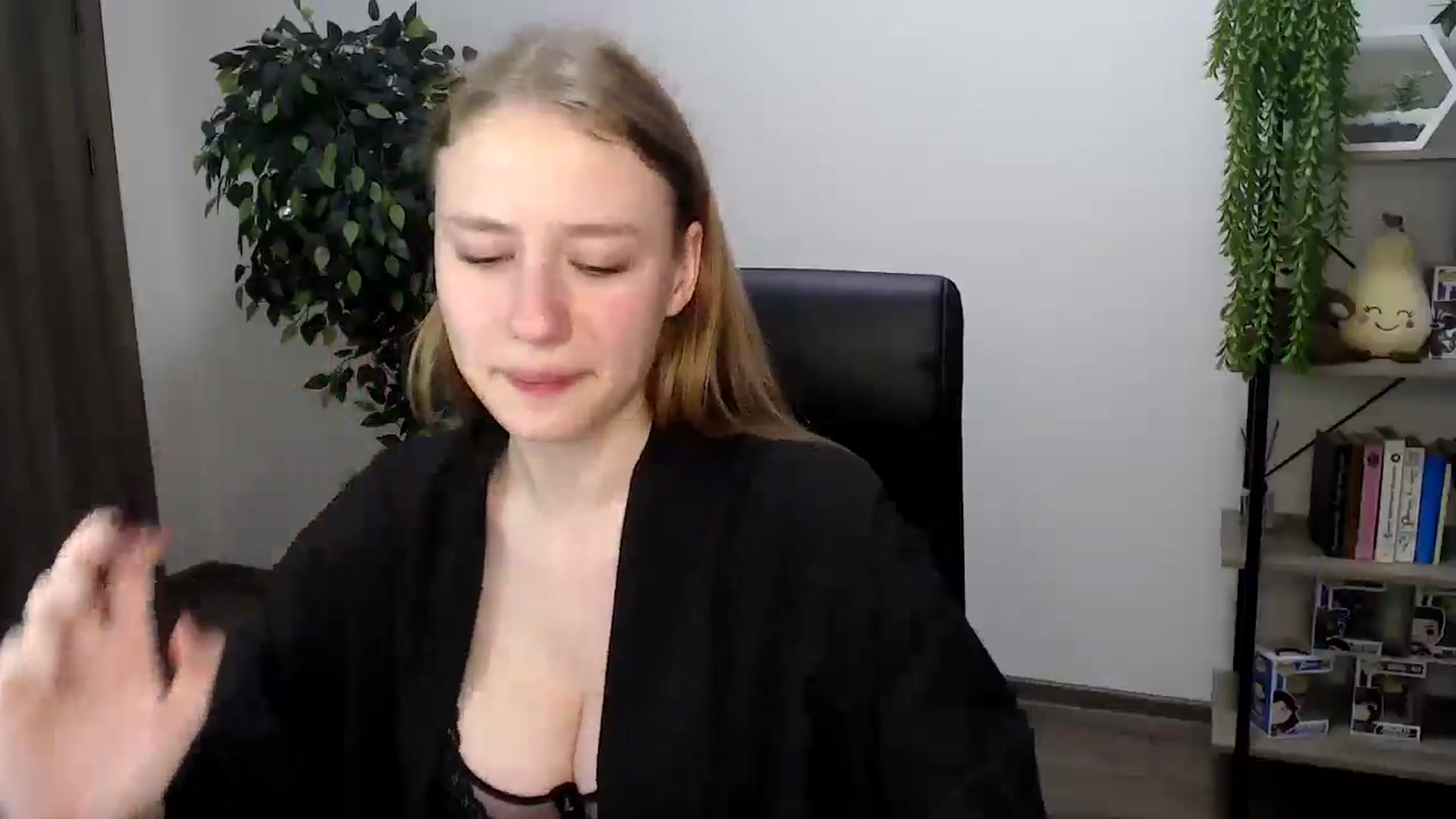 Gallery image thumbnail from HaleyVixen's myfreecams stream on, 12/08/2024, 13:16 image 18 of 20