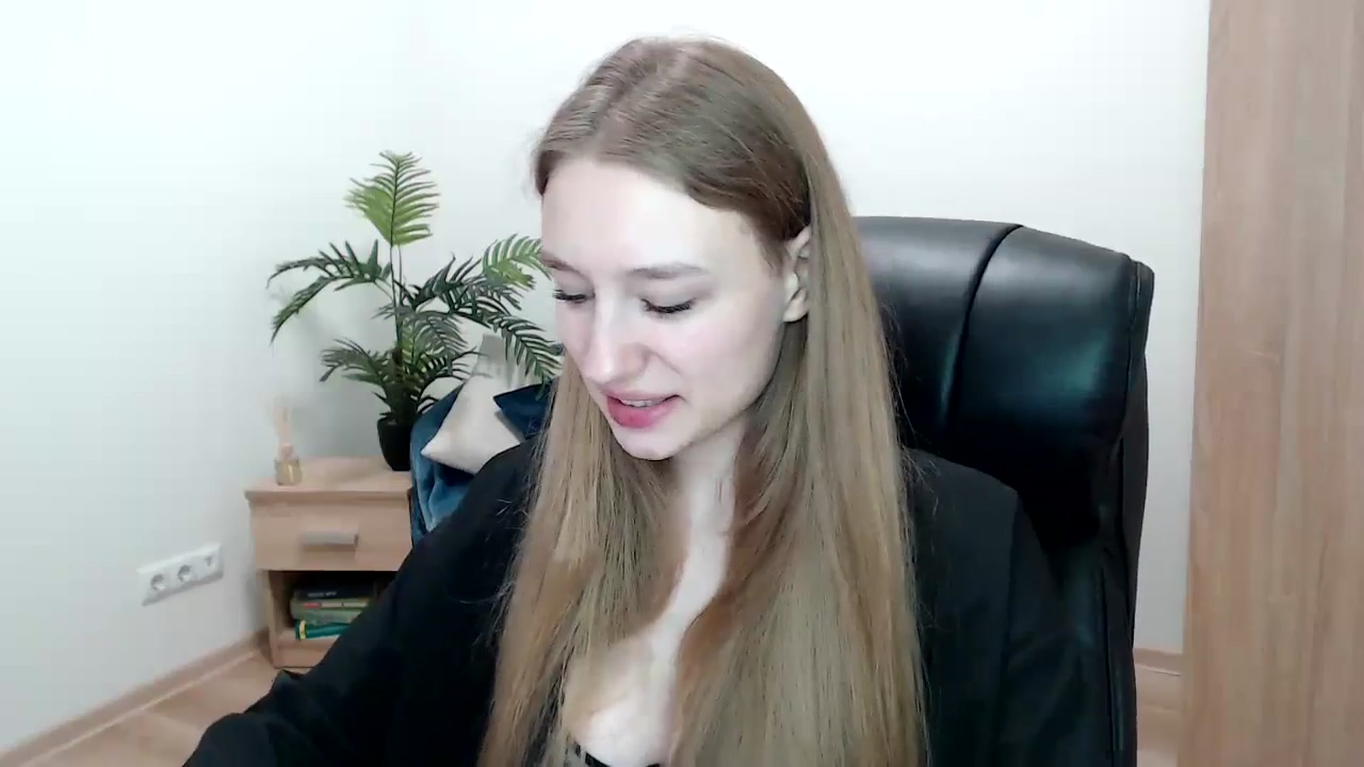 Gallery image thumbnail from HaleyVixen's myfreecams stream on, 12/09/2024, 09:20 image 6 of 20
