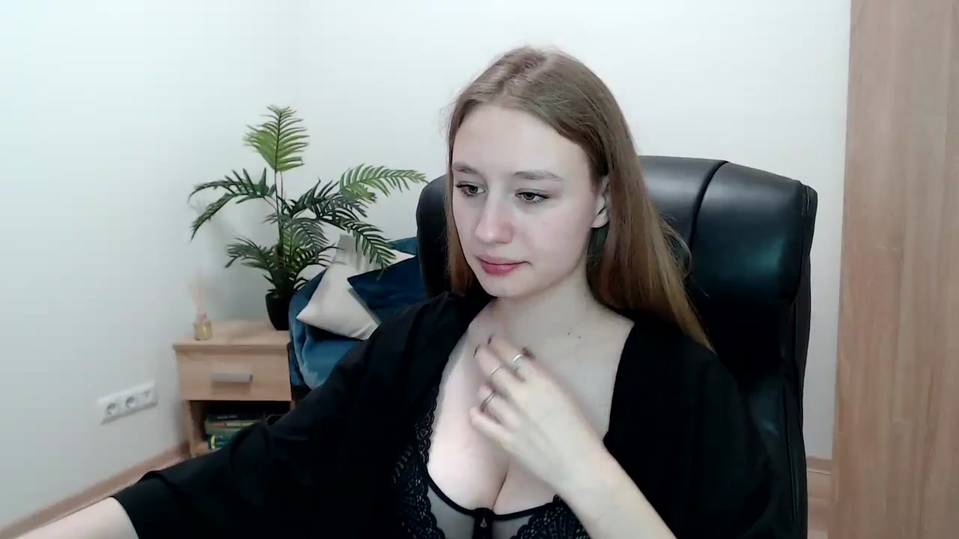 Gallery image thumbnail from HaleyVixen's myfreecams stream on, 12/09/2024, 09:20 image 16 of 20