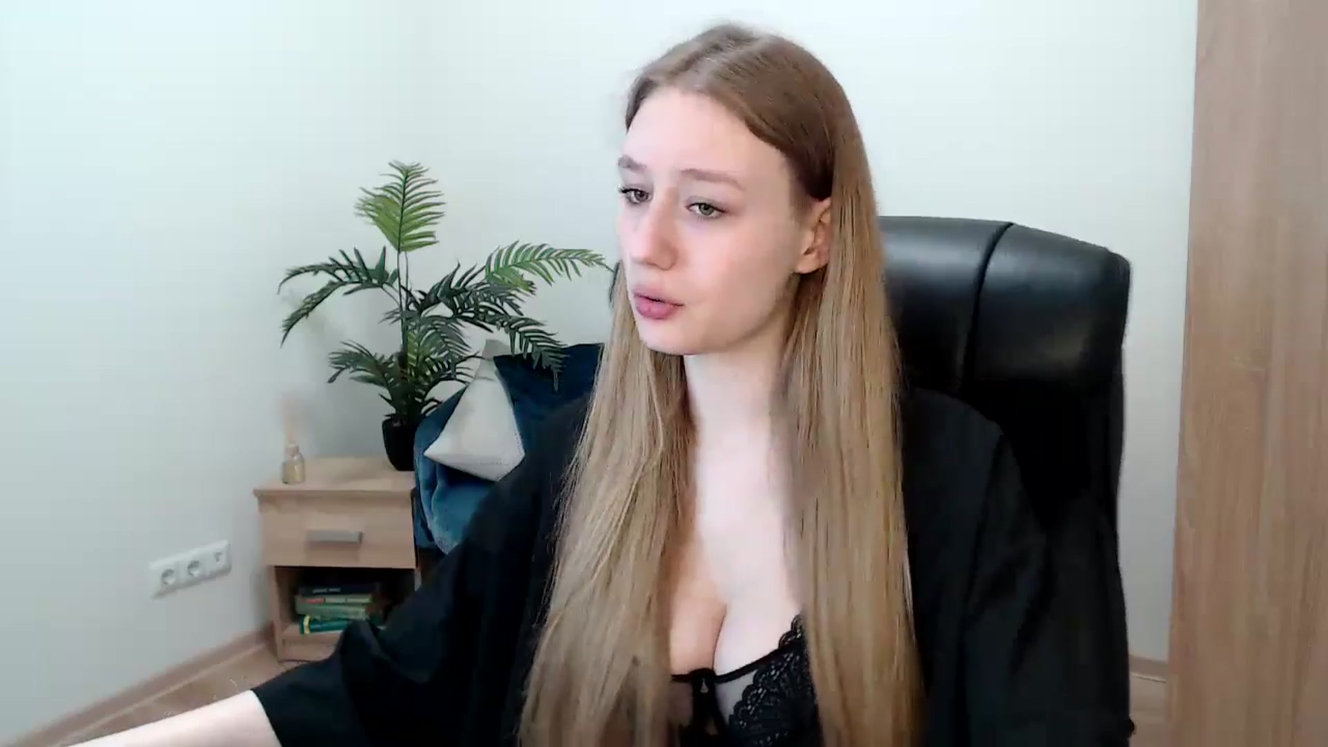 Gallery image thumbnail from HaleyVixen's myfreecams stream on, 12/09/2024, 09:59 image 10 of 20