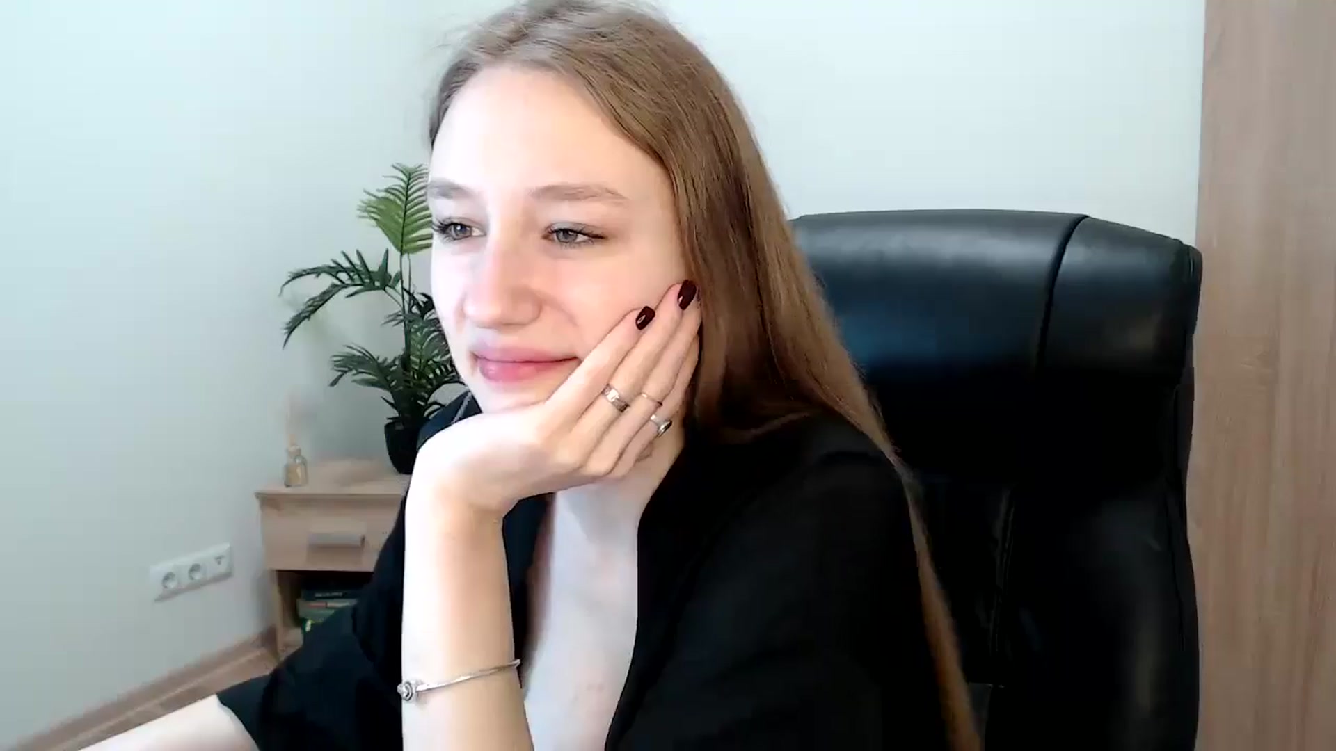 Gallery image thumbnail from HaleyVixen's myfreecams stream on, 12/09/2024, 10:16 image 10 of 20
