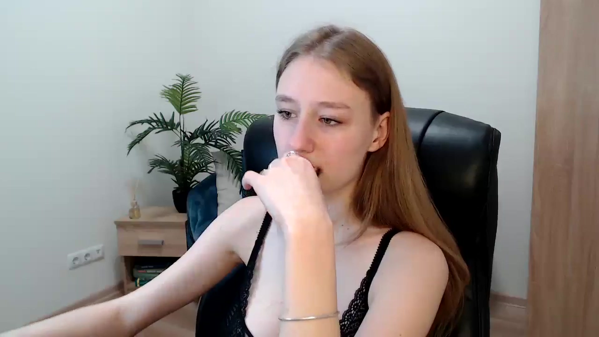 Gallery image thumbnail from HaleyVixen's myfreecams stream on, 12/09/2024, 11:48 image 18 of 20