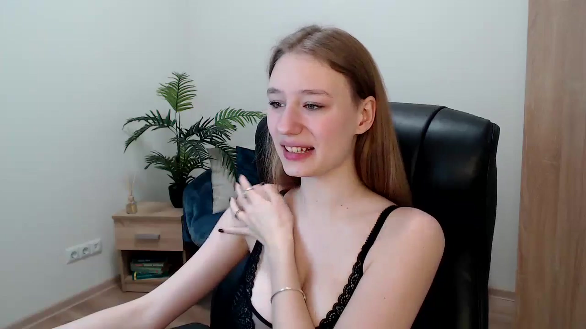 Gallery image thumbnail from HaleyVixen's myfreecams stream on, 12/09/2024, 12:08 image 3 of 20