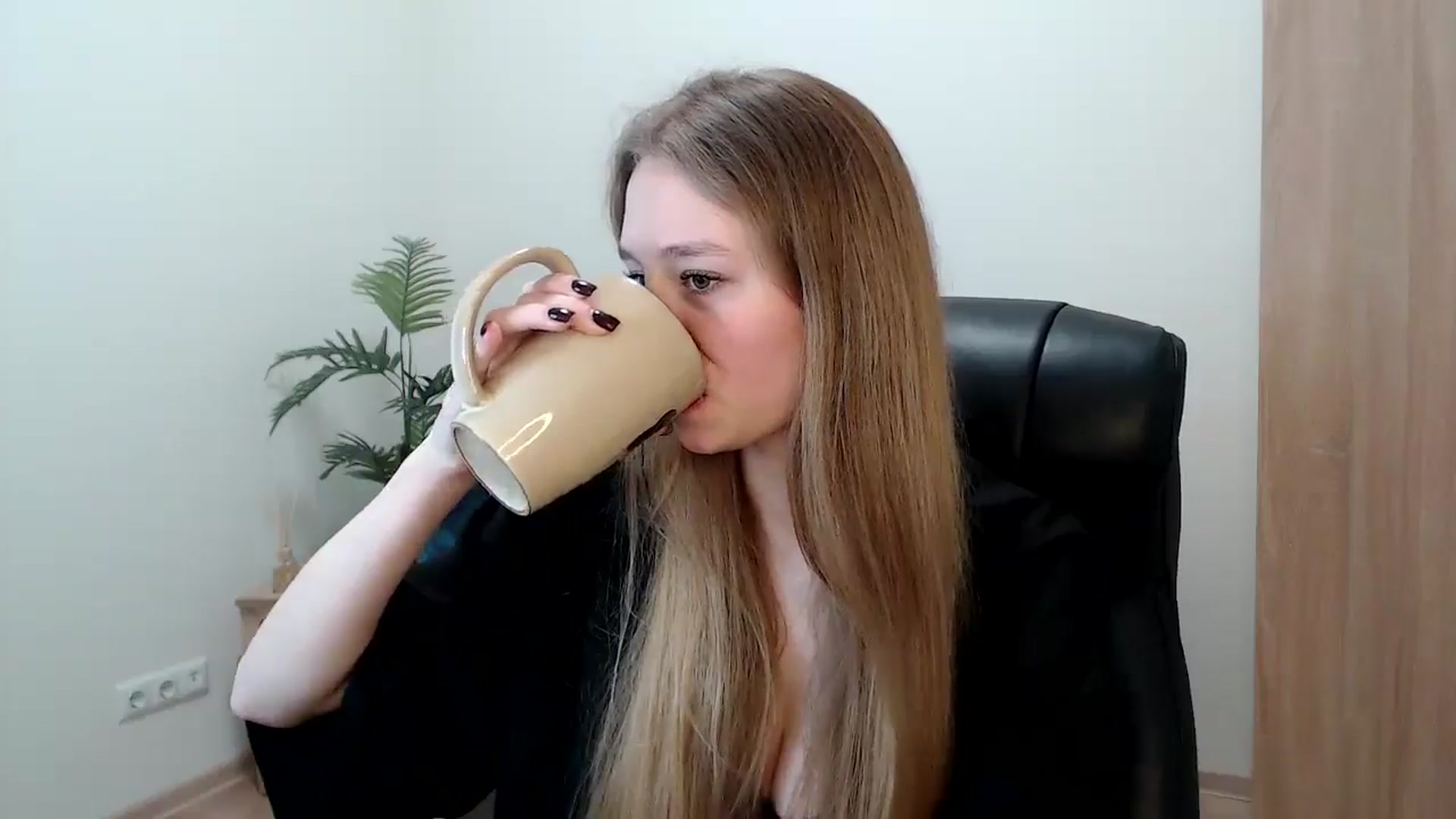 Gallery image thumbnail from HaleyVixen's myfreecams stream on, 12/09/2024, 13:13 image 13 of 20