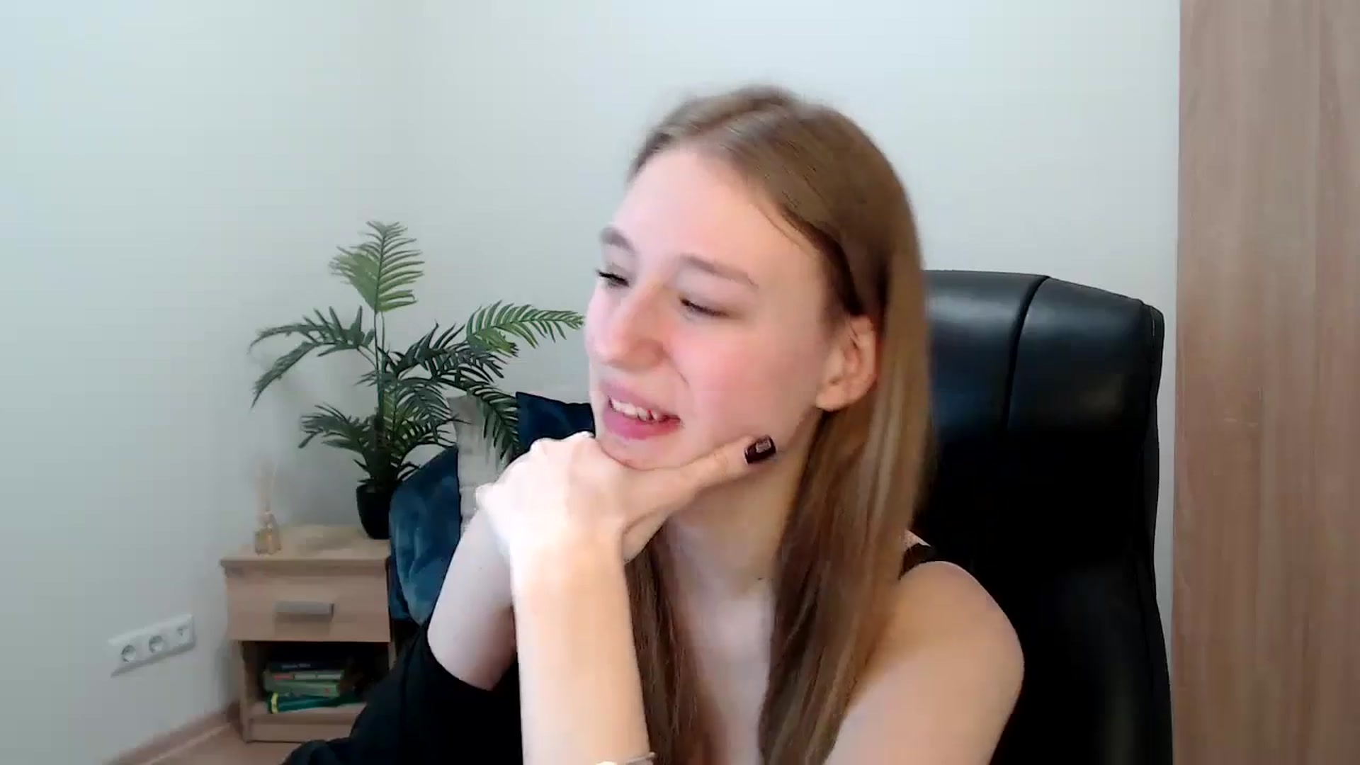 Gallery image thumbnail from HaleyVixen's myfreecams stream on, 12/09/2024, 13:13 image 18 of 20