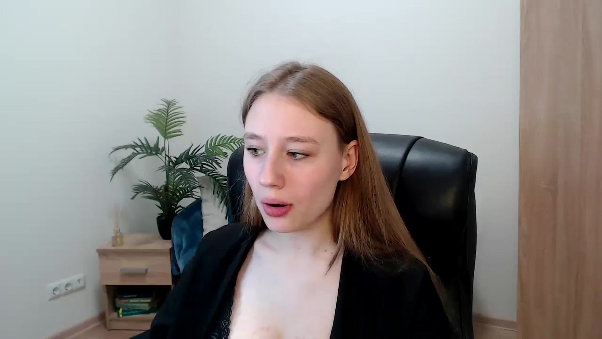 Gallery image thumbnail from HaleyVixen's myfreecams stream on, 12/09/2024, 13:13 image 7 of 20