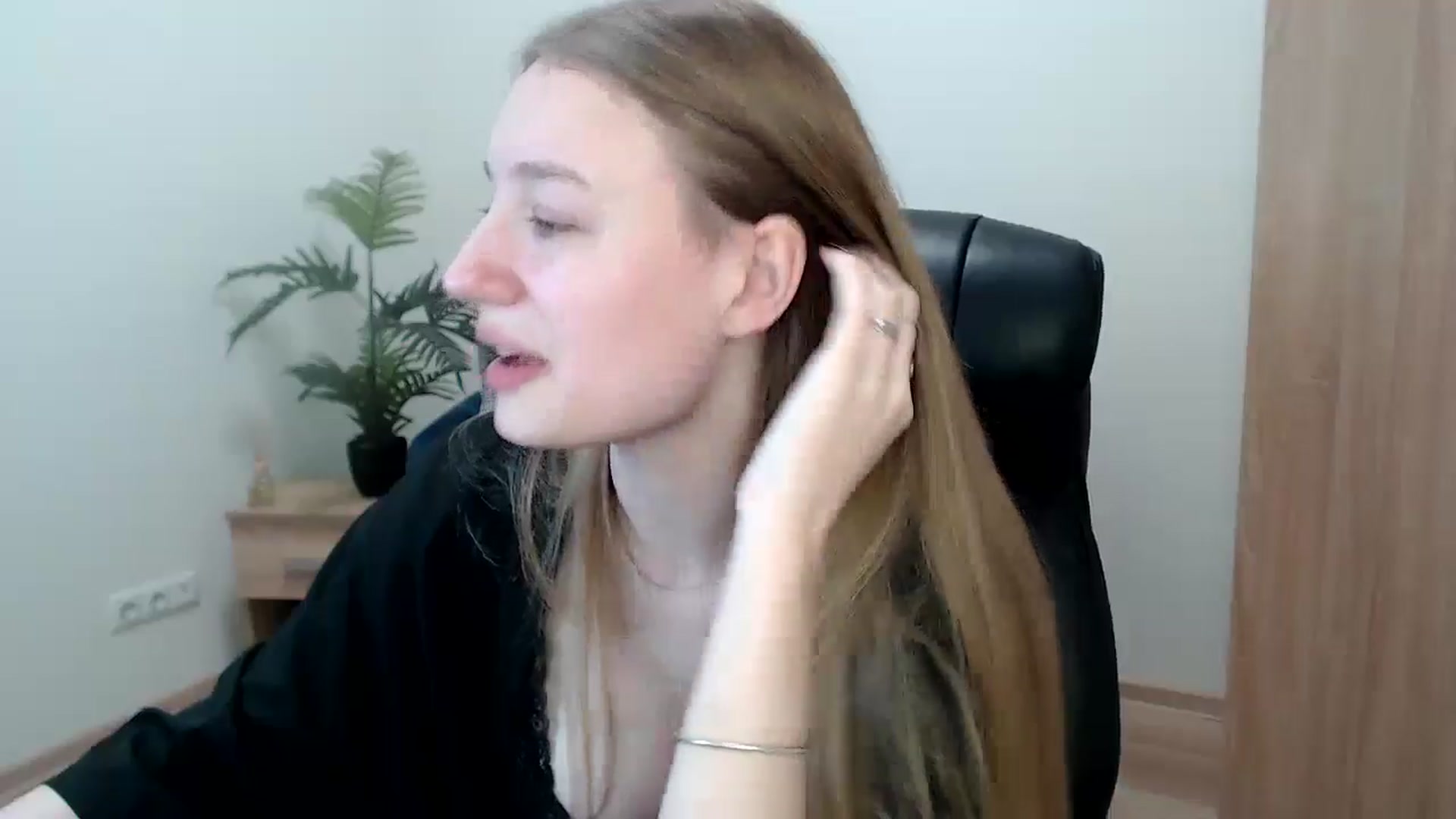 Gallery image thumbnail from HaleyVixen's myfreecams stream on, 12/10/2024, 12:57 image 10 of 20