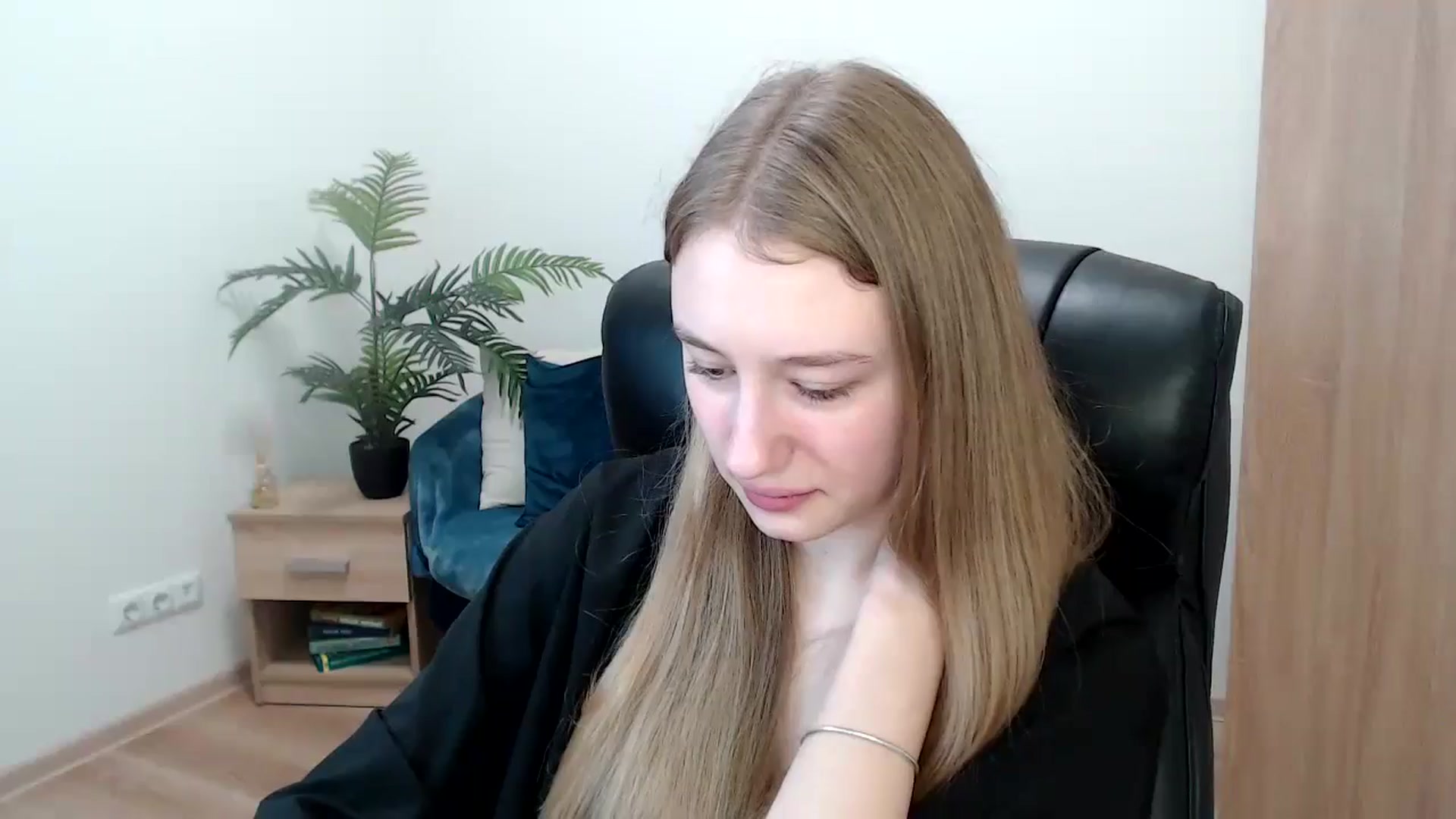 Gallery image thumbnail from HaleyVixen's myfreecams stream on, 12/10/2024, 12:57 image 19 of 20