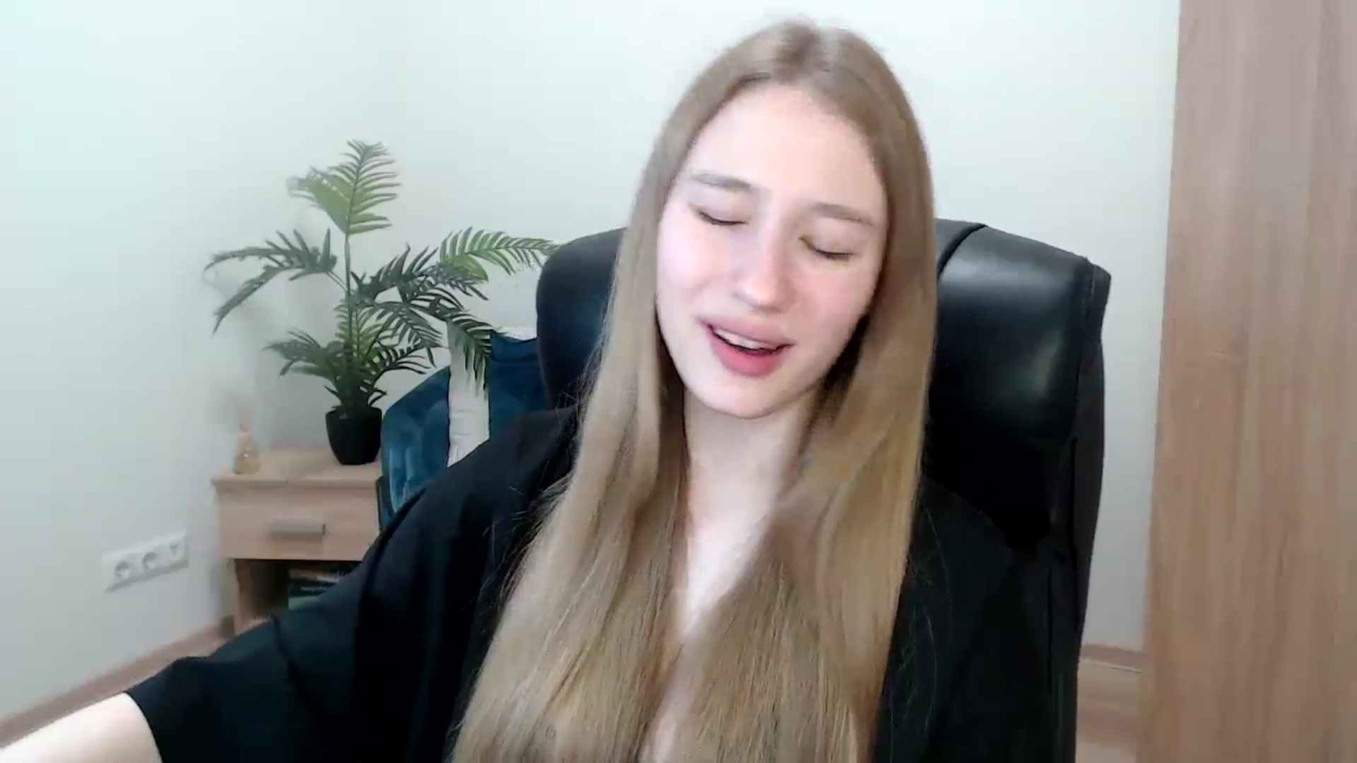 Gallery image thumbnail from HaleyVixen's myfreecams stream on, 12/10/2024, 12:57 image 13 of 20
