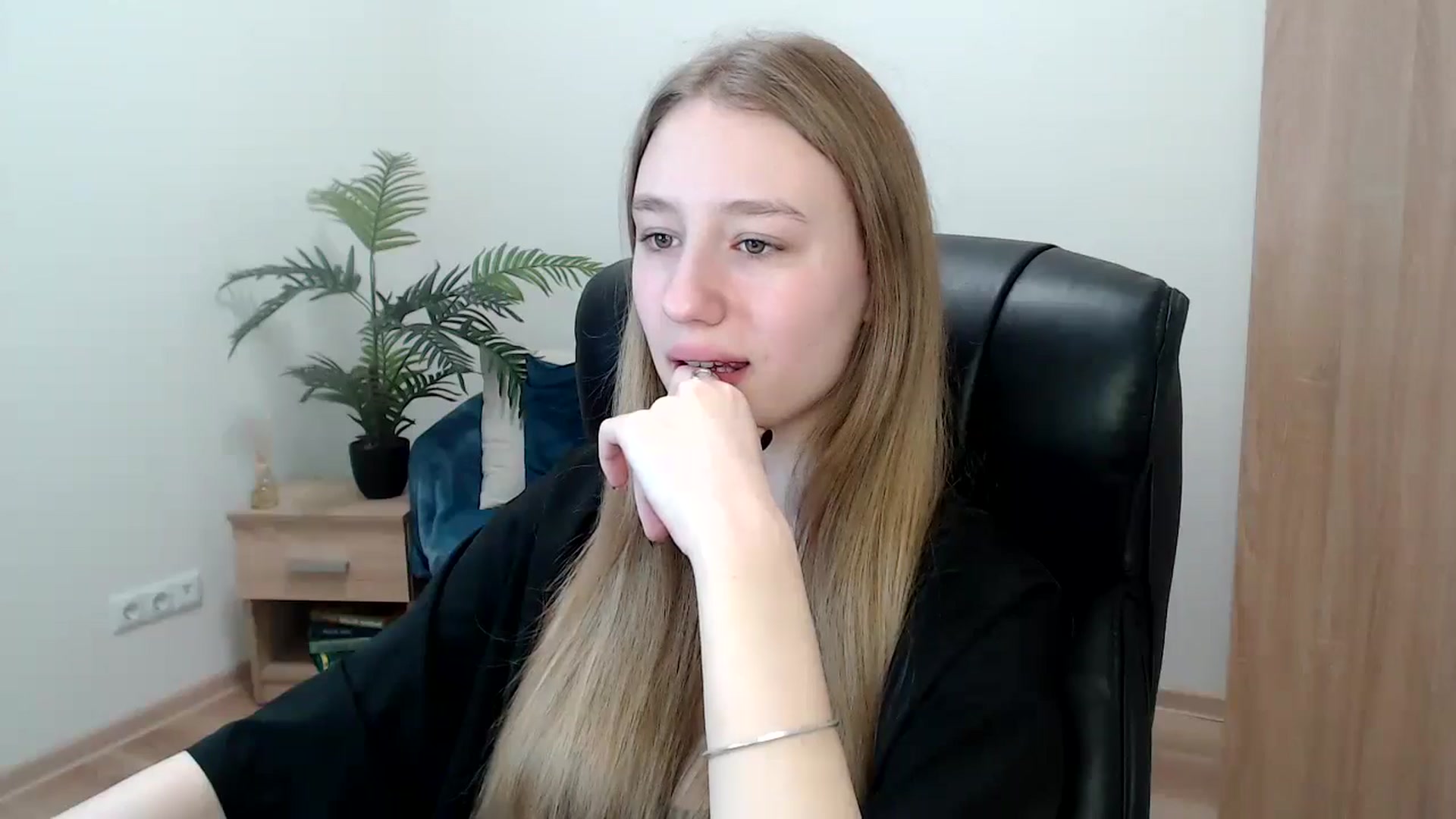 Gallery image thumbnail from HaleyVixen's myfreecams stream on, 12/10/2024, 12:57 image 14 of 20