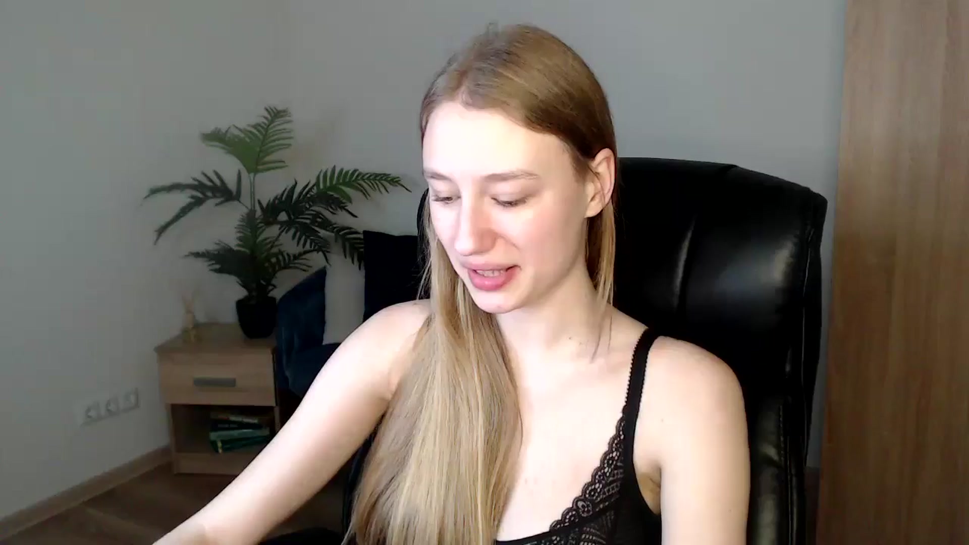 Gallery image thumbnail from HaleyVixen's myfreecams stream on, 12/10/2024, 14:39 image 14 of 20