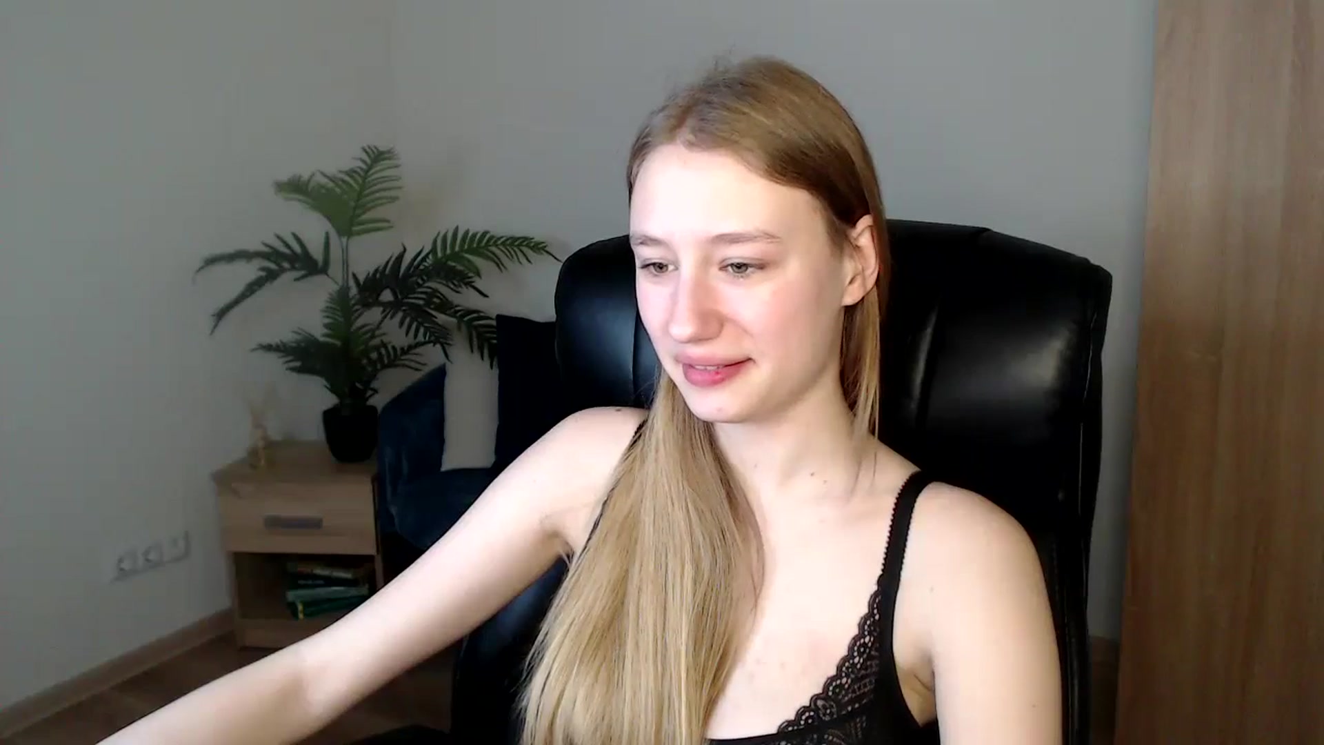 Gallery image thumbnail from HaleyVixen's myfreecams stream on, 12/10/2024, 14:39 image 20 of 20