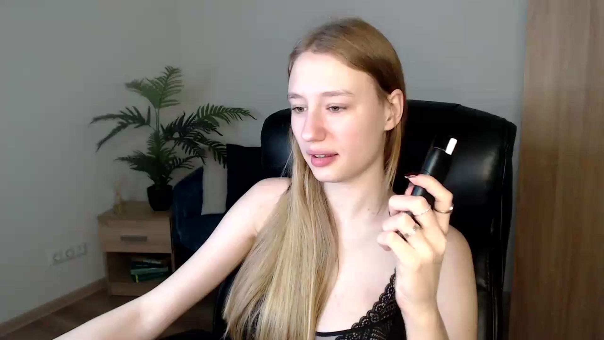 Gallery image thumbnail from HaleyVixen's myfreecams stream on, 12/10/2024, 14:39 image 15 of 20