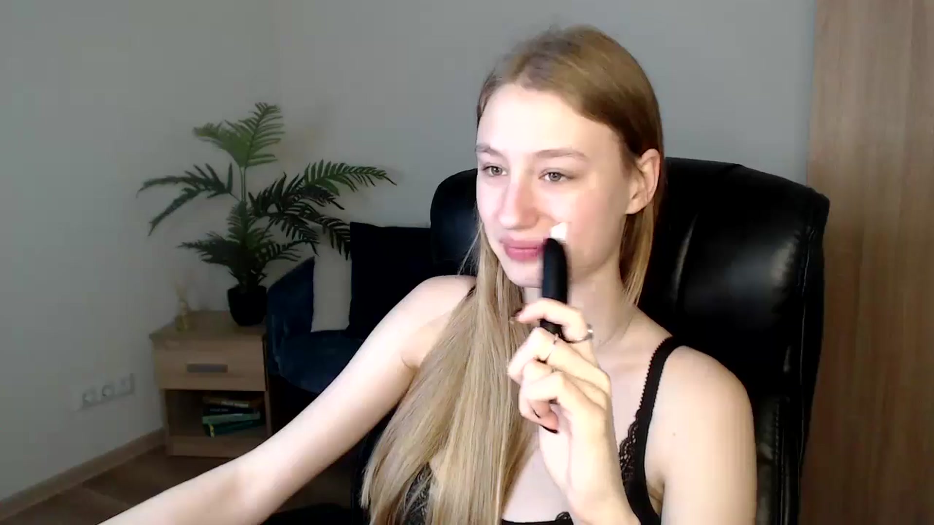 Gallery image thumbnail from HaleyVixen's myfreecams stream on, 12/10/2024, 14:39 image 16 of 20