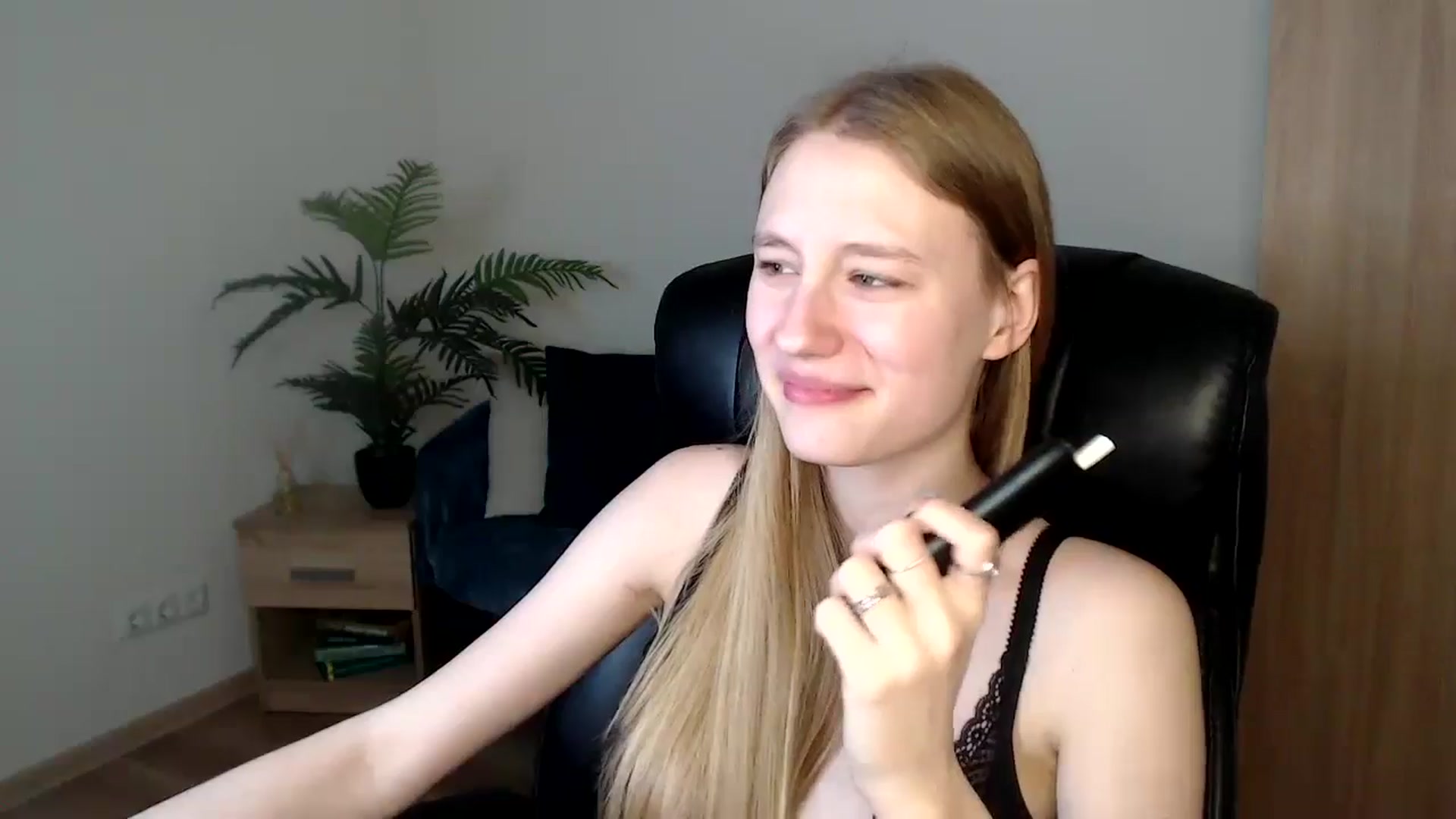 Gallery image thumbnail from HaleyVixen's myfreecams stream on, 12/10/2024, 14:39 image 19 of 20