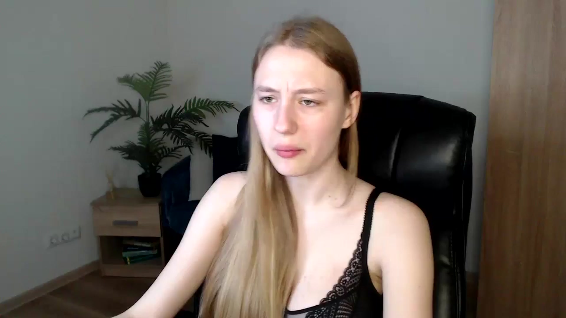 Gallery image thumbnail from HaleyVixen's myfreecams stream on, 12/10/2024, 14:39 image 13 of 20