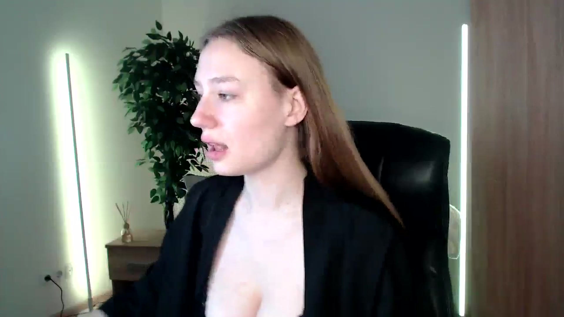 Gallery image thumbnail from HaleyVixen's myfreecams stream on, 12/11/2024, 09:26 image 12 of 20