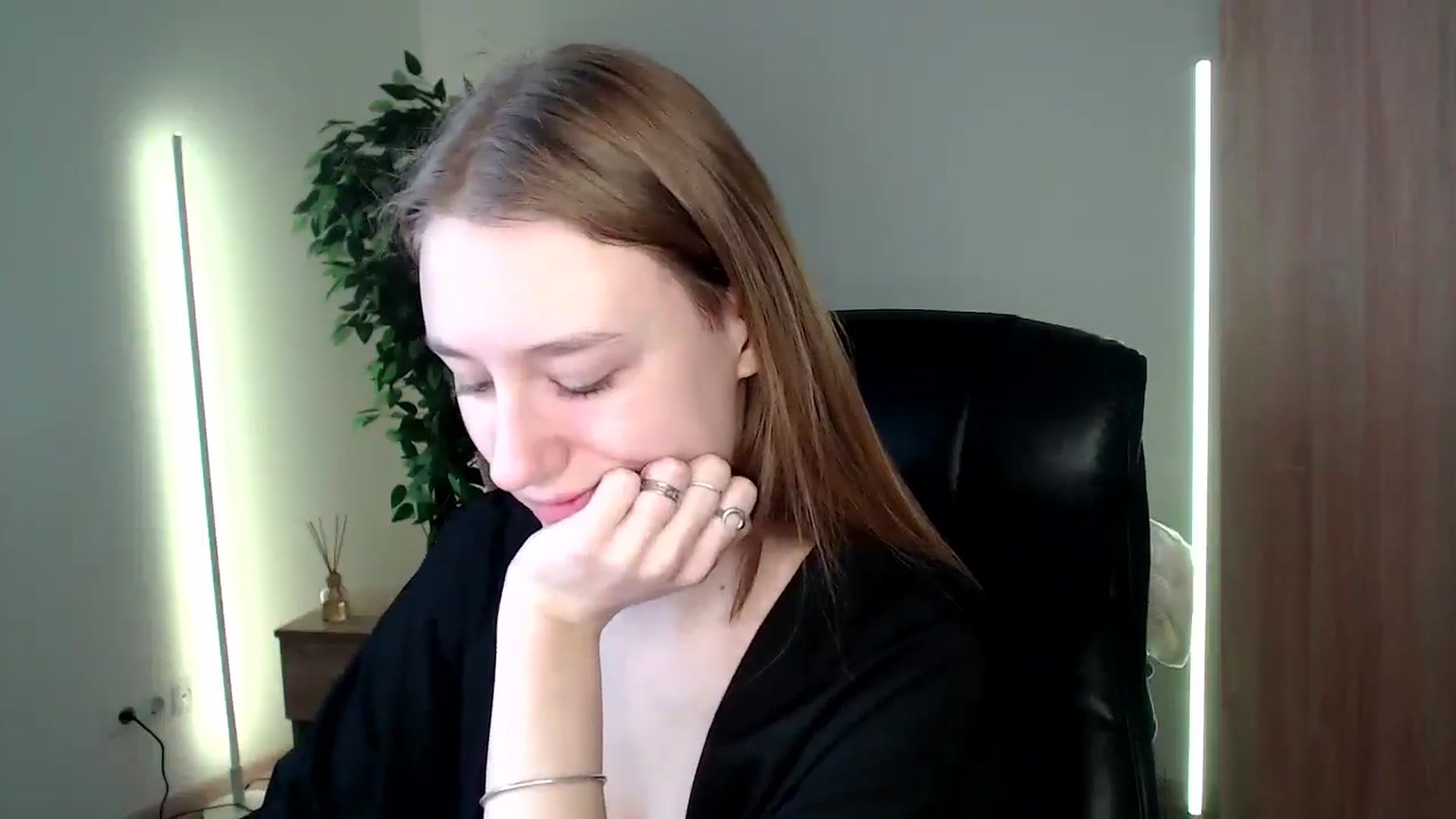 Gallery image thumbnail from HaleyVixen's myfreecams stream on, 12/11/2024, 09:26 image 2 of 20