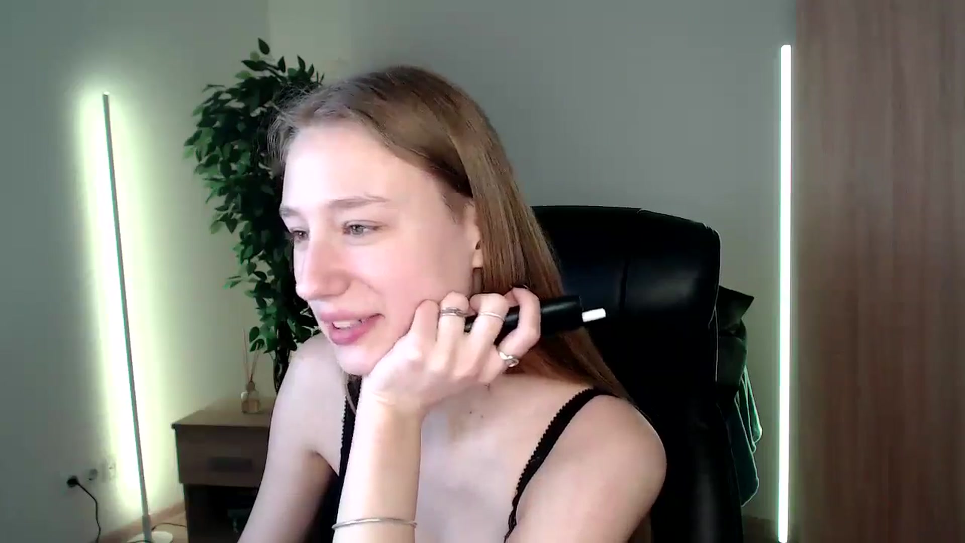 Gallery image thumbnail from HaleyVixen's myfreecams stream on, 12/11/2024, 10:18 image 20 of 20