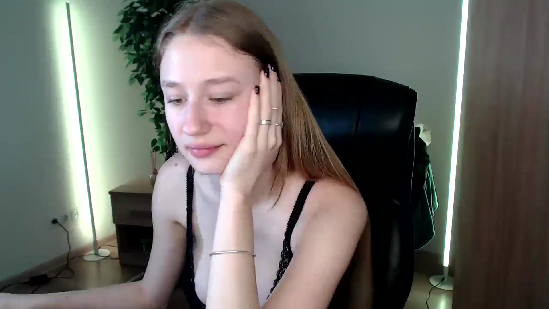Gallery image thumbnail from HaleyVixen's myfreecams stream on, 12/11/2024, 11:13 image 12 of 20
