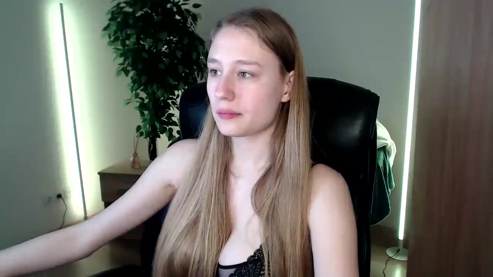 Gallery image thumbnail from HaleyVixen's myfreecams stream on, 12/11/2024, 13:35 image 9 of 20