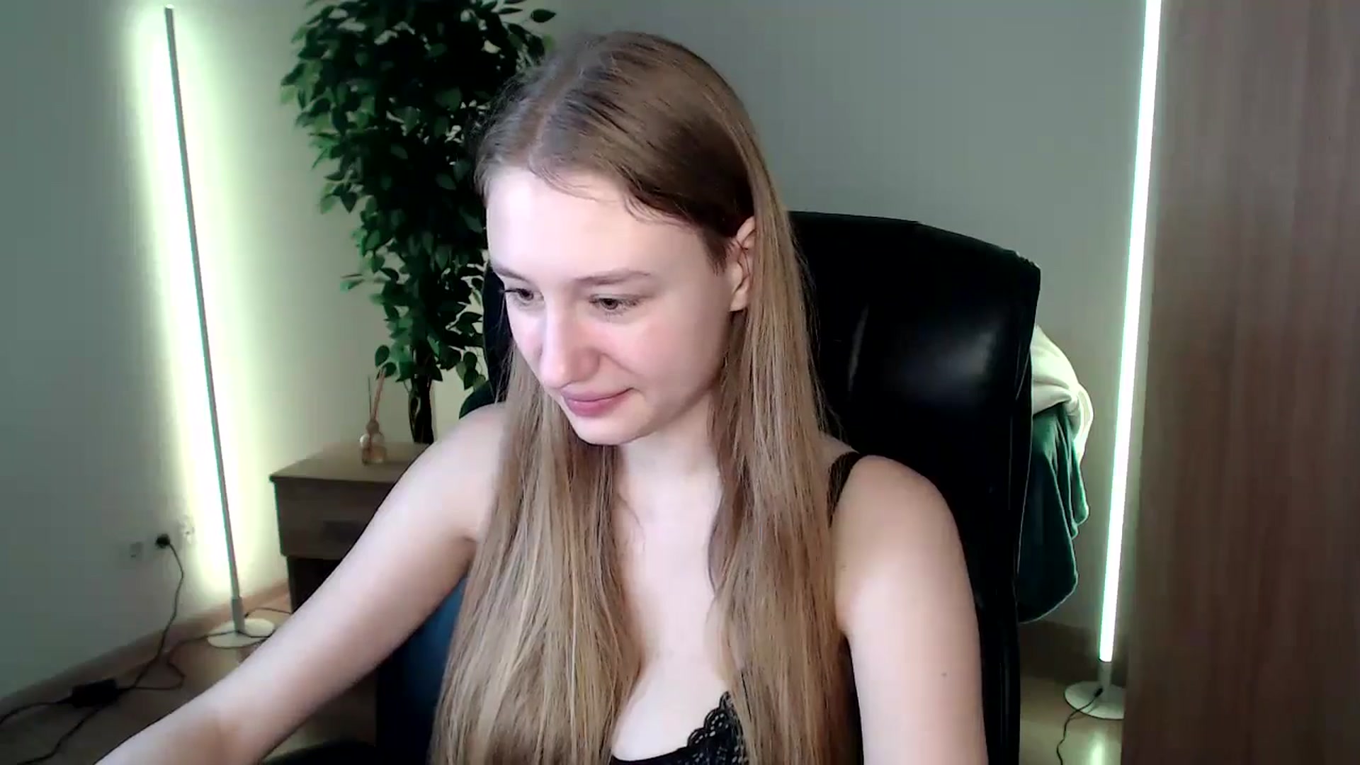Gallery image thumbnail from HaleyVixen's myfreecams stream on, 12/11/2024, 13:35 image 7 of 20