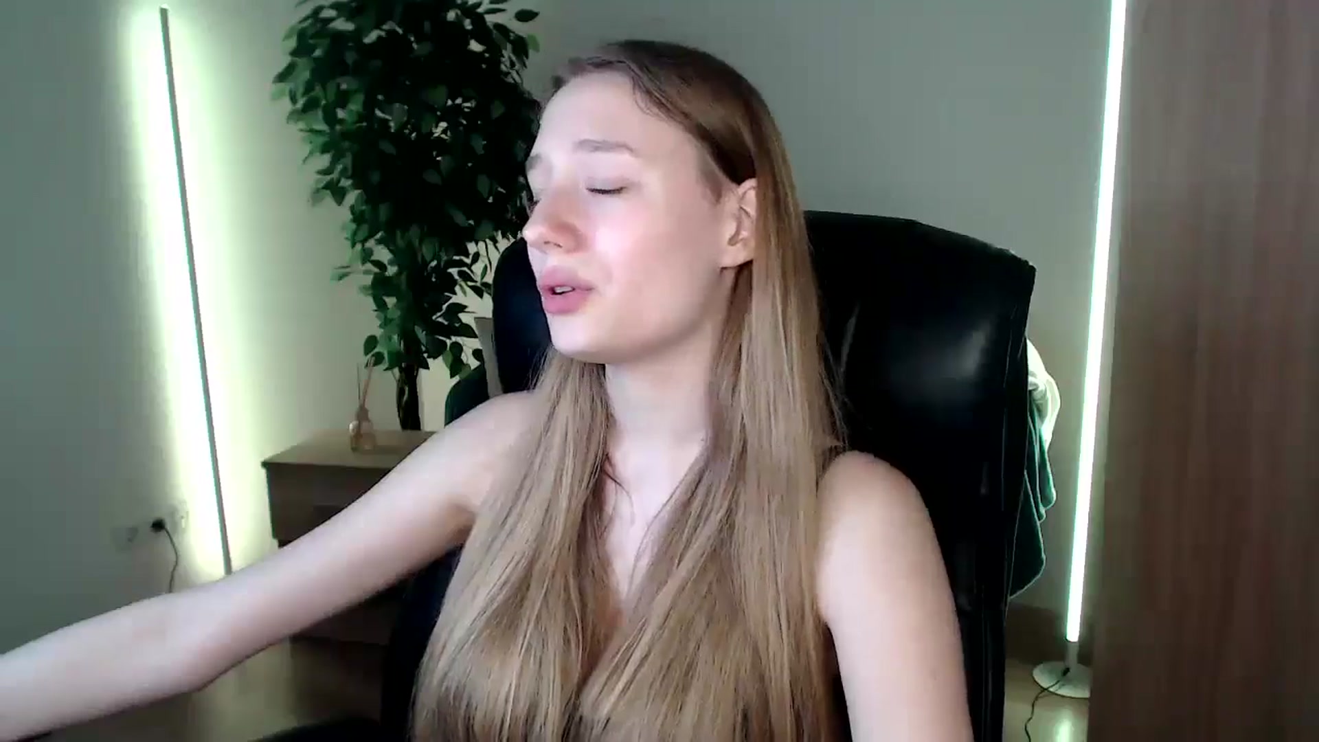 Gallery image thumbnail from HaleyVixen's myfreecams stream on, 12/11/2024, 13:35 image 11 of 20