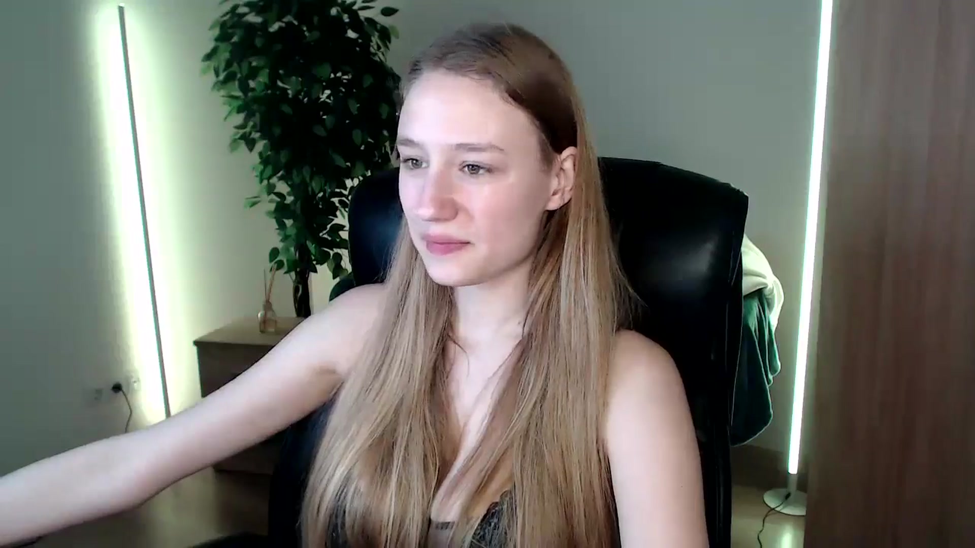 Gallery image thumbnail from HaleyVixen's myfreecams stream on, 12/11/2024, 13:35 image 12 of 20