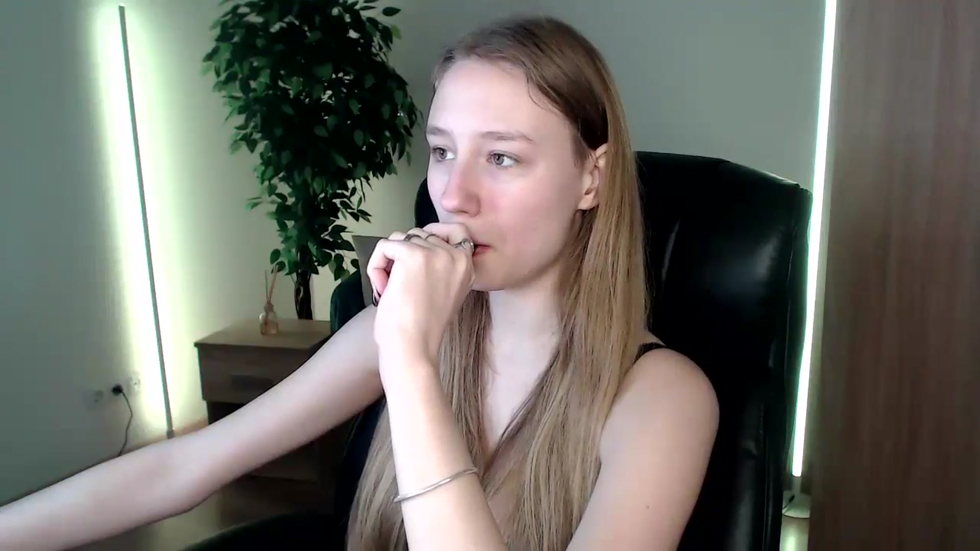 Gallery image thumbnail from HaleyVixen's myfreecams stream on, 12/11/2024, 13:35 image 6 of 20