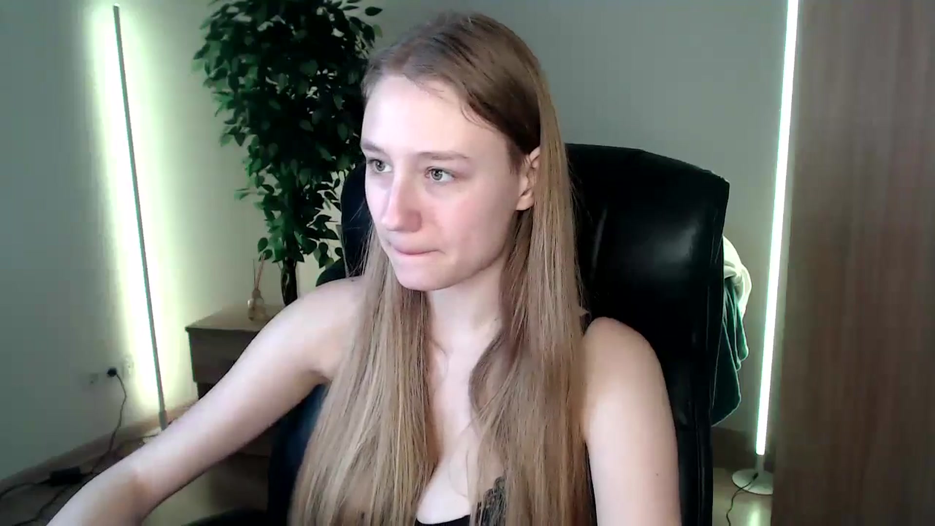 Gallery image thumbnail from HaleyVixen's myfreecams stream on, 12/11/2024, 13:35 image 10 of 20