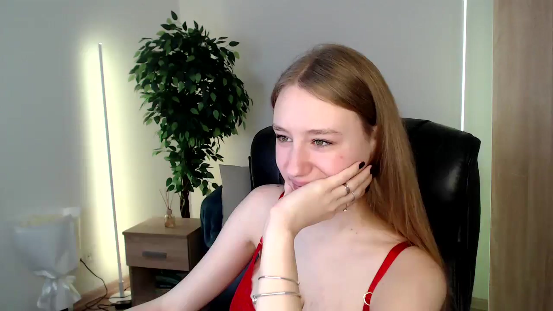 Gallery image thumbnail from HaleyVixen's myfreecams stream on, 12/14/2024, 11:12 image 17 of 20