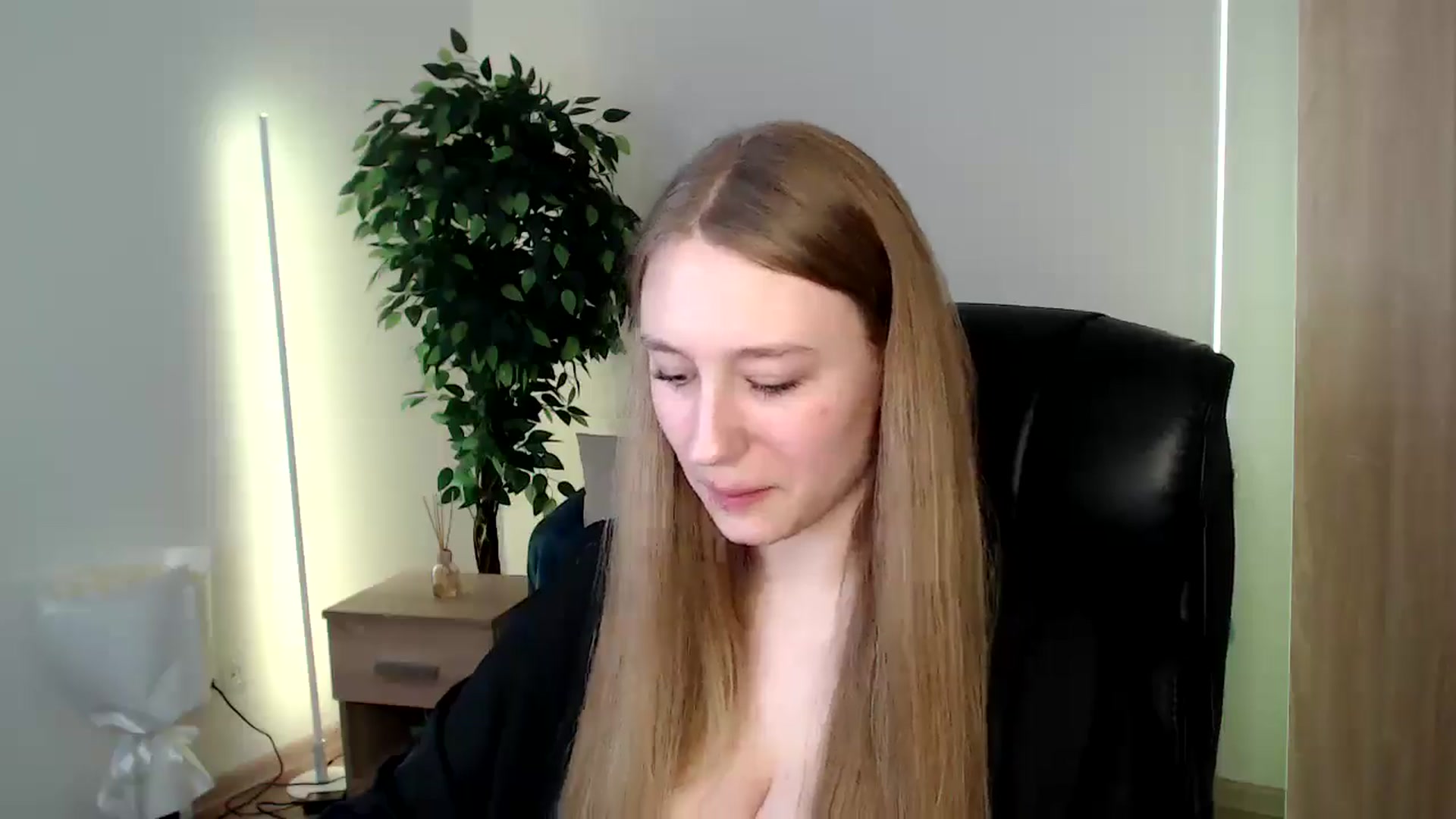 Gallery image thumbnail from HaleyVixen's myfreecams stream on, 12/14/2024, 11:59 image 18 of 20