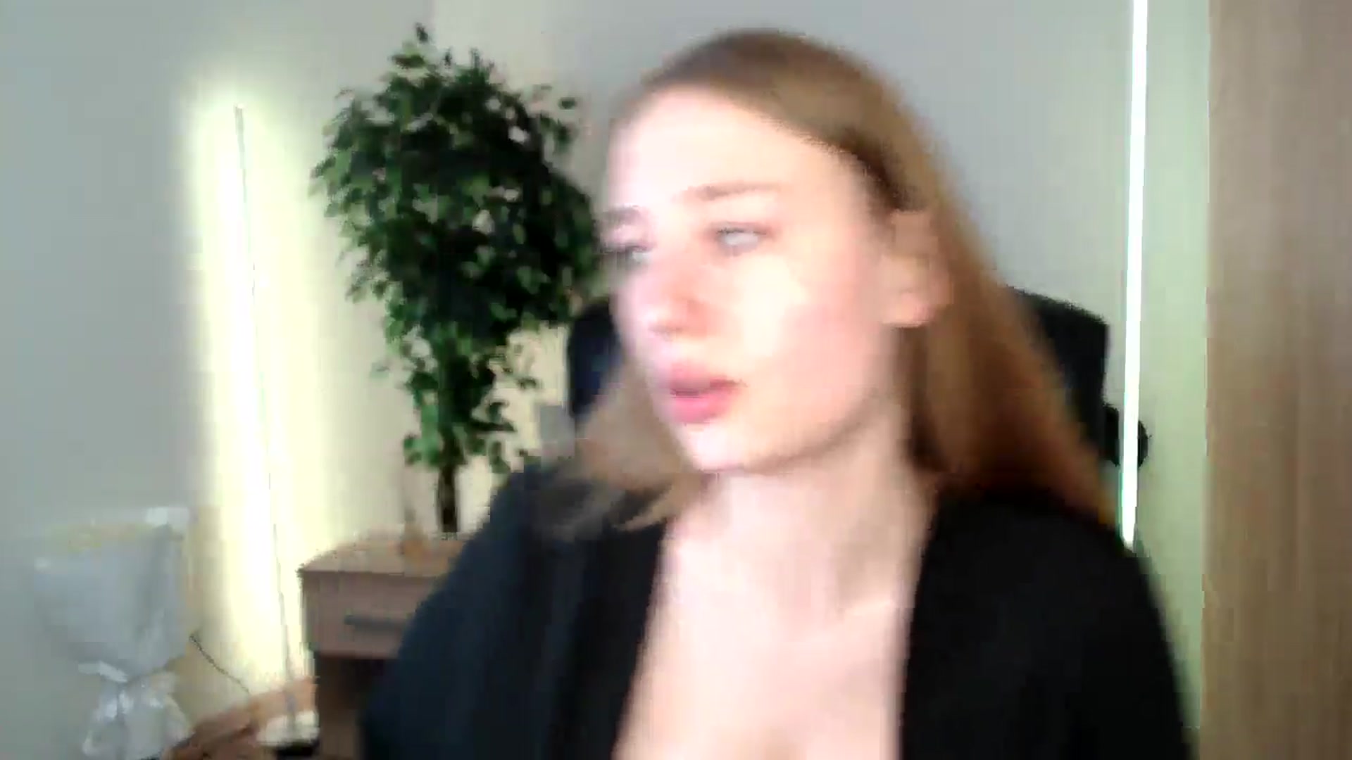 Gallery image thumbnail from HaleyVixen's myfreecams stream on, 12/14/2024, 11:59 image 10 of 20