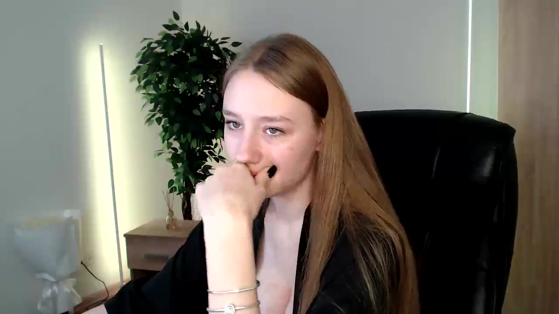 Gallery image thumbnail from HaleyVixen's myfreecams stream on, 12/14/2024, 11:59 image 15 of 20