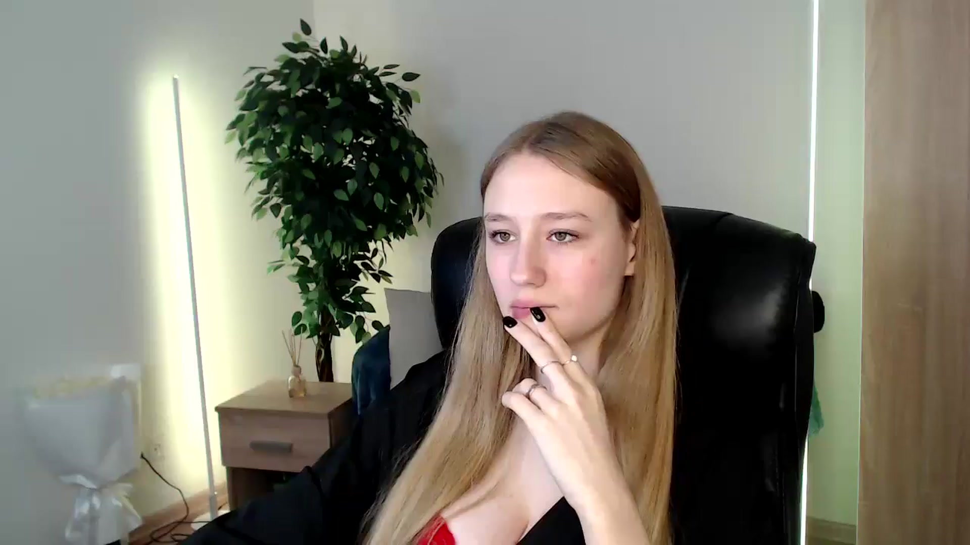 Gallery image thumbnail from HaleyVixen's myfreecams stream on, 12/14/2024, 11:59 image 2 of 20