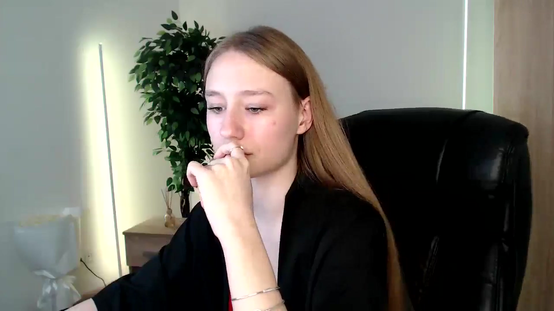 Gallery image thumbnail from HaleyVixen's myfreecams stream on, 12/14/2024, 11:59 image 14 of 20