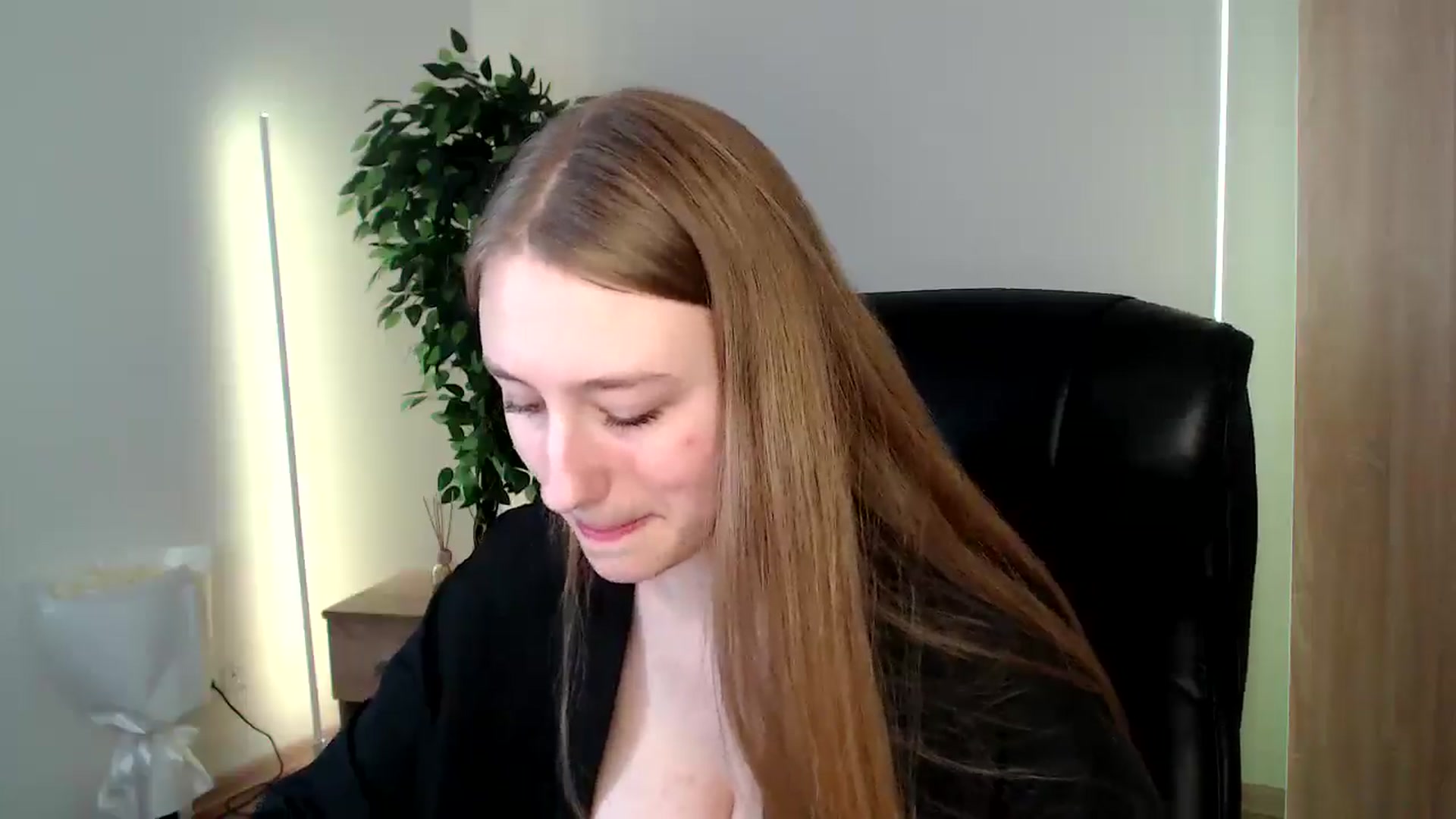 Gallery image thumbnail from HaleyVixen's myfreecams stream on, 12/14/2024, 11:59 image 13 of 20