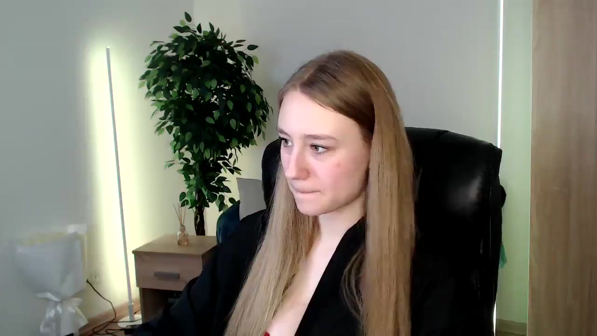 Gallery image thumbnail from HaleyVixen's myfreecams stream on, 12/14/2024, 11:59 image 19 of 20