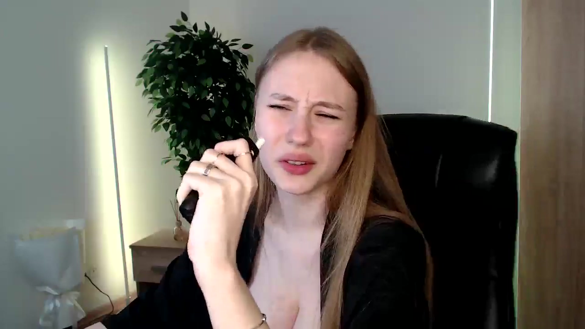 Gallery image thumbnail from HaleyVixen's myfreecams stream on, 12/14/2024, 11:59 image 16 of 20