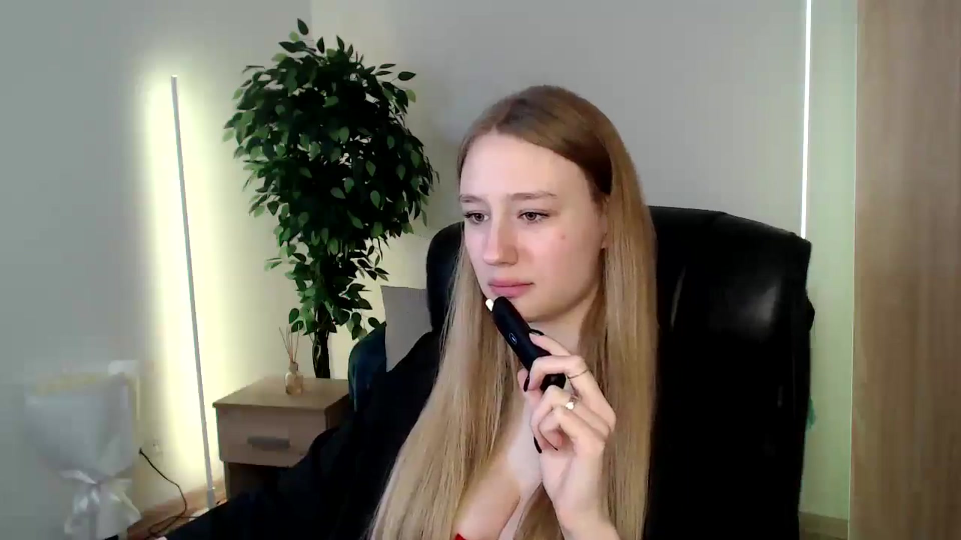Gallery image thumbnail from HaleyVixen's myfreecams stream on, 12/14/2024, 11:59 image 17 of 20
