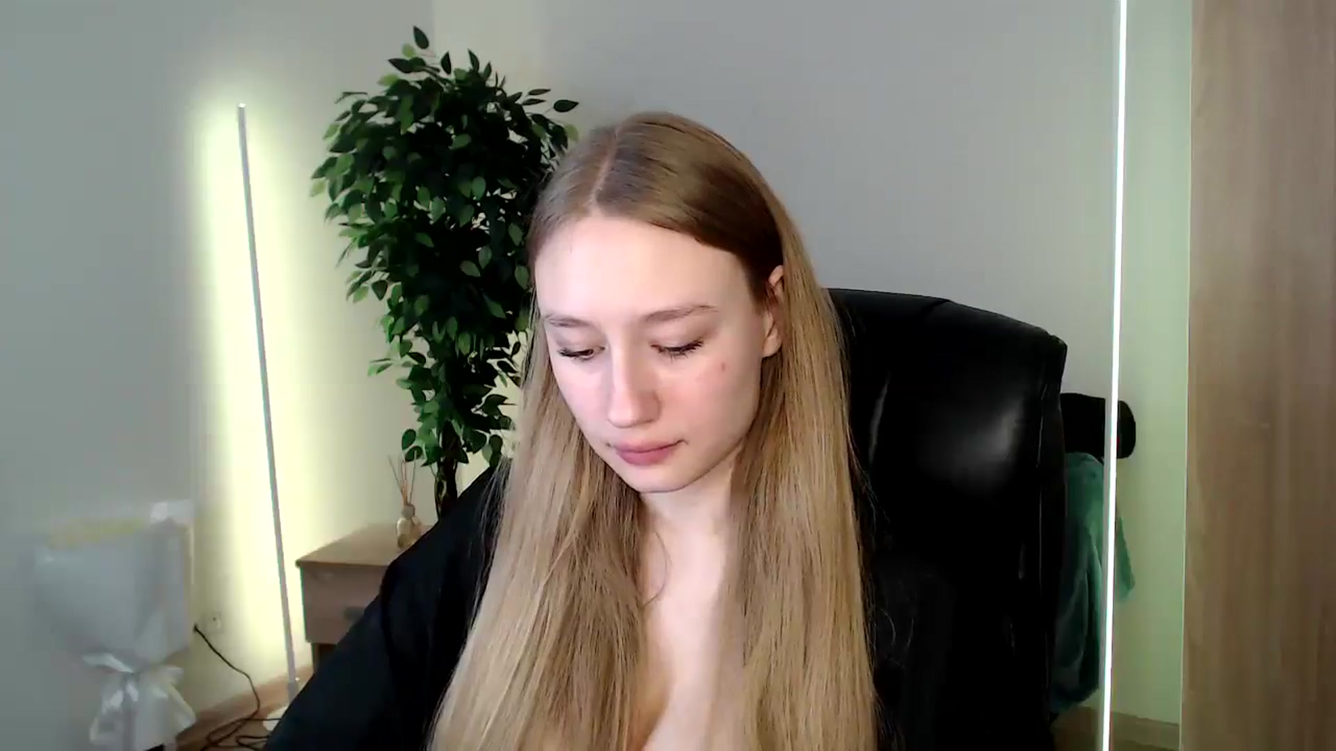 Gallery image thumbnail from HaleyVixen's myfreecams stream on, 12/14/2024, 11:59 image 5 of 20