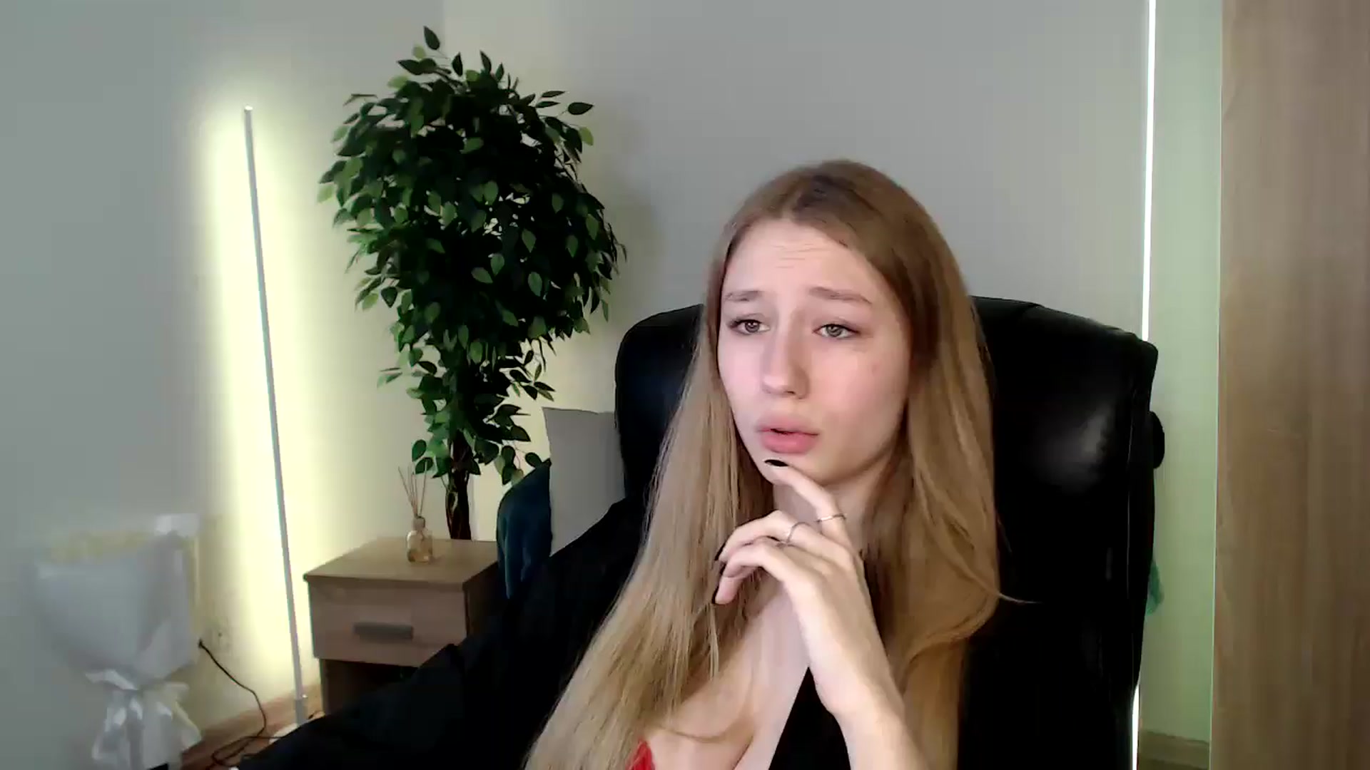 Gallery image thumbnail from HaleyVixen's myfreecams stream on, 12/14/2024, 11:59 image 3 of 20