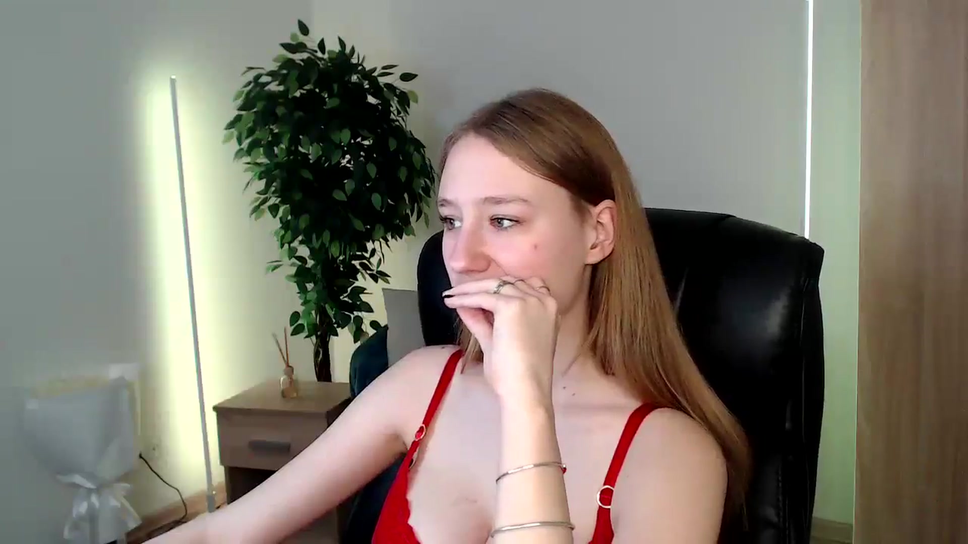 Gallery image thumbnail from HaleyVixen's myfreecams stream on, 12/14/2024, 12:32 image 14 of 20